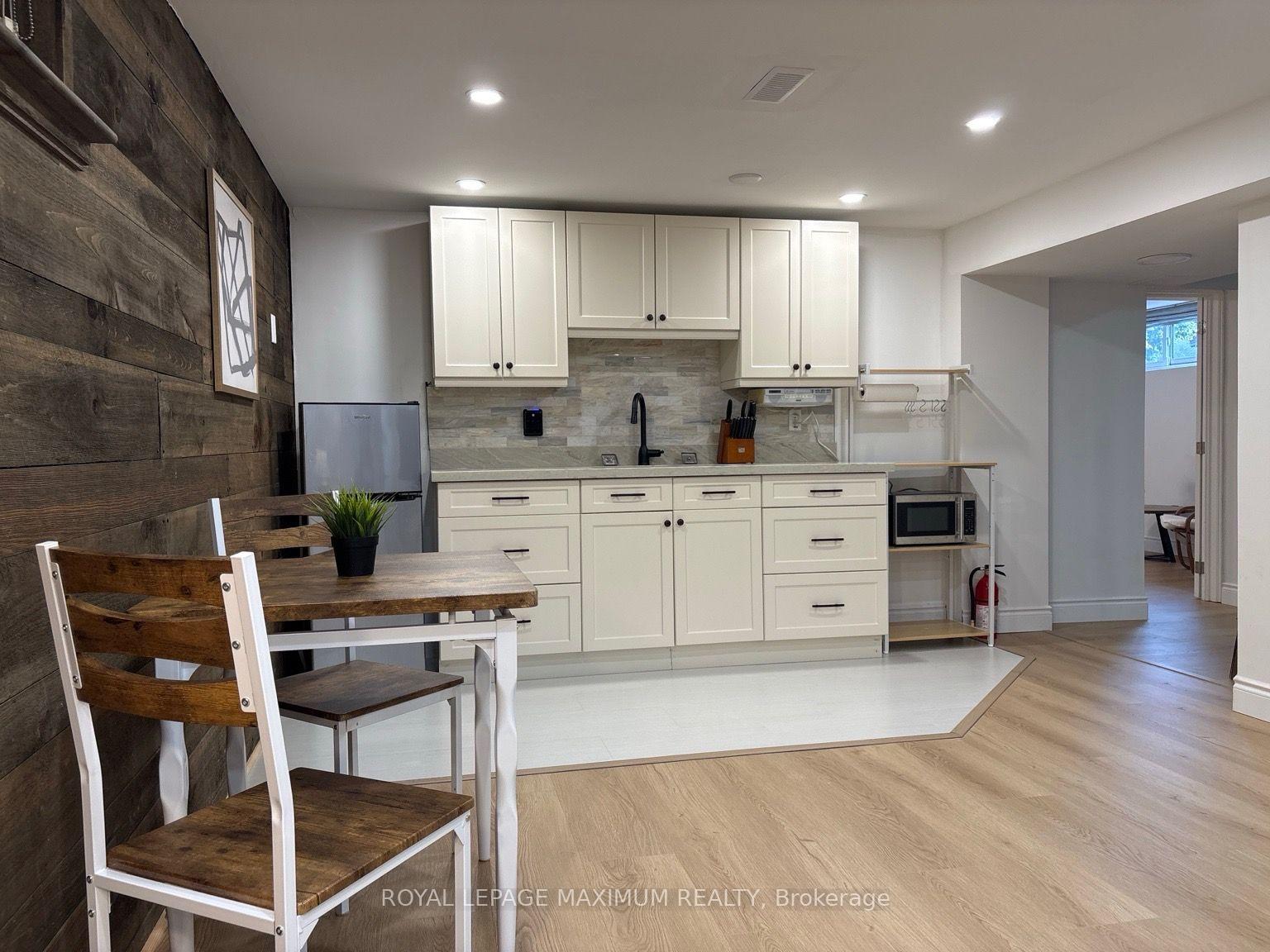 Photo 6 of 18 Richland Crescent, Etobicoke, Eringate-Centennial-West Deane — HOMEH