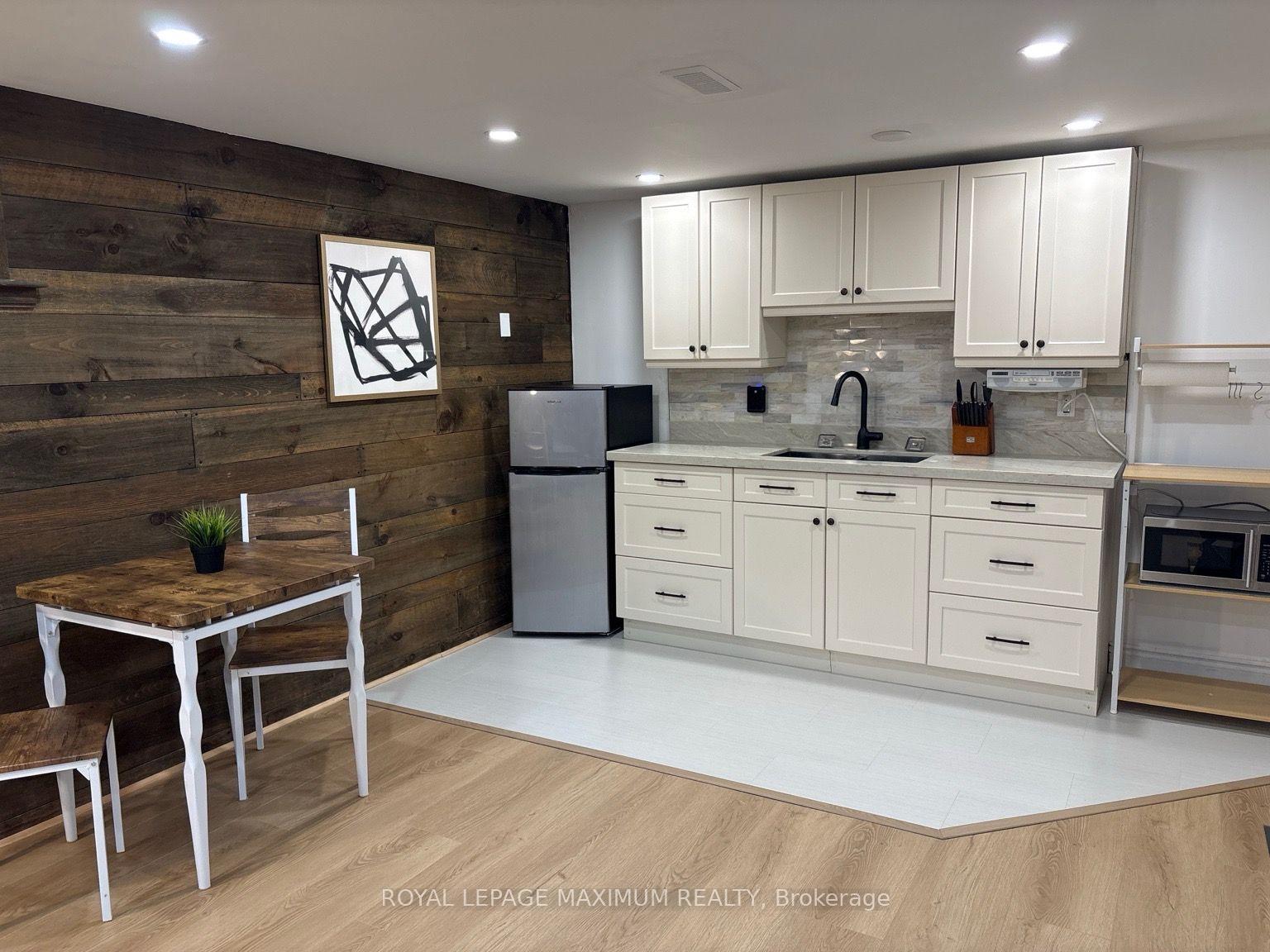 Photo 7 of 18 Richland Crescent, Etobicoke, Eringate-Centennial-West Deane — HOMEH