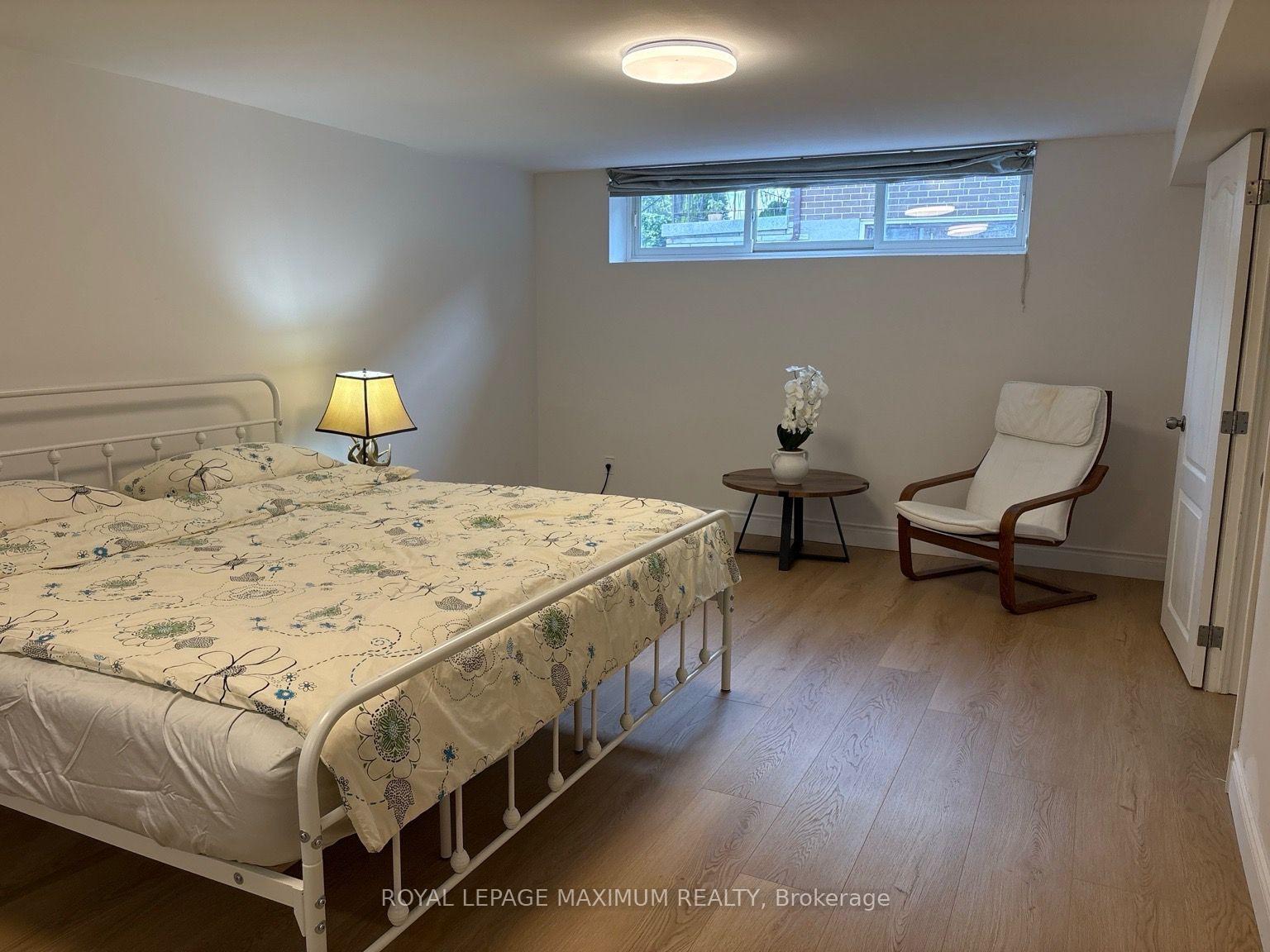 Photo 9 of 18 Richland Crescent, Etobicoke, Eringate-Centennial-West Deane — HOMEH