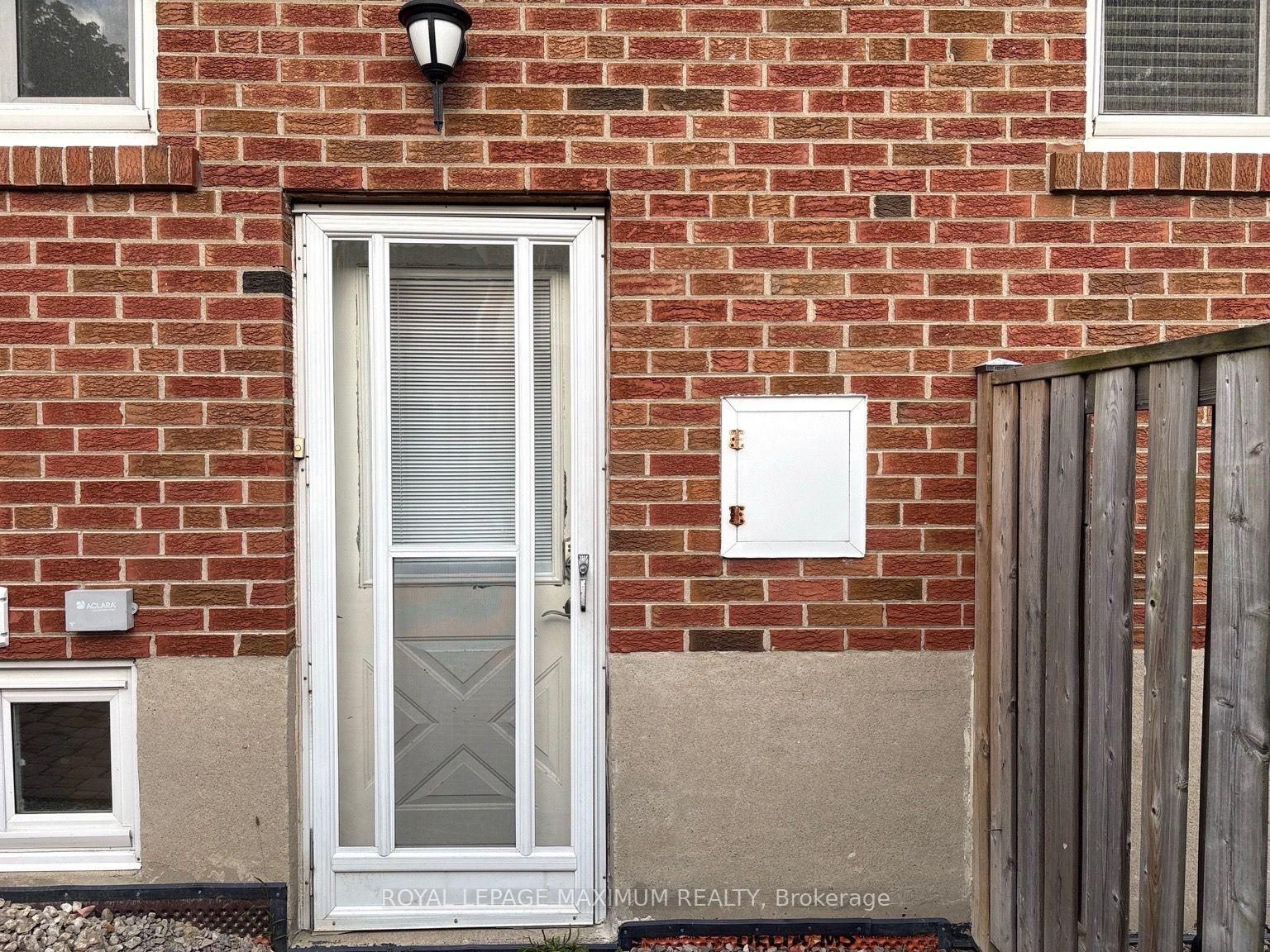 Photo 12 of 18 Richland Crescent, Etobicoke, Eringate-Centennial-West Deane — HOMEH