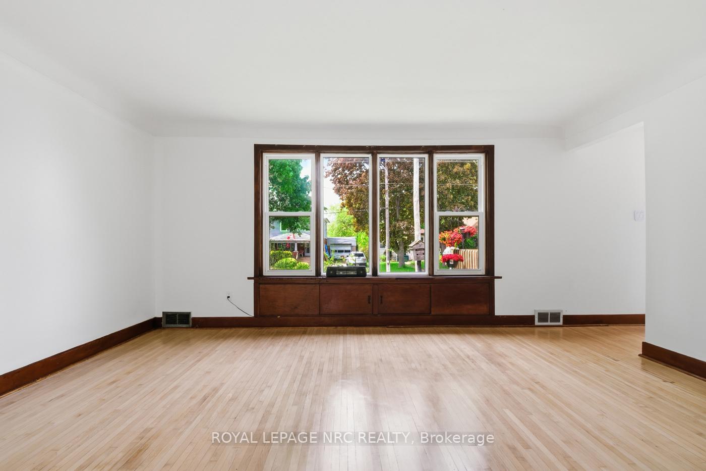 Photo 4 of 6010 Carlton Avenue, Niagara Falls, Dorchester — HOMEH