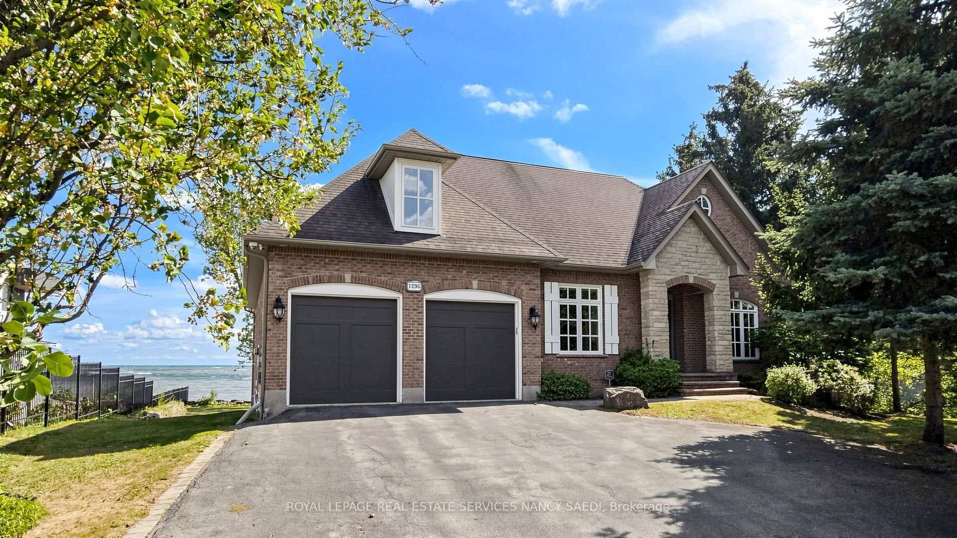 Photo of 1296 Lakeshore Road W