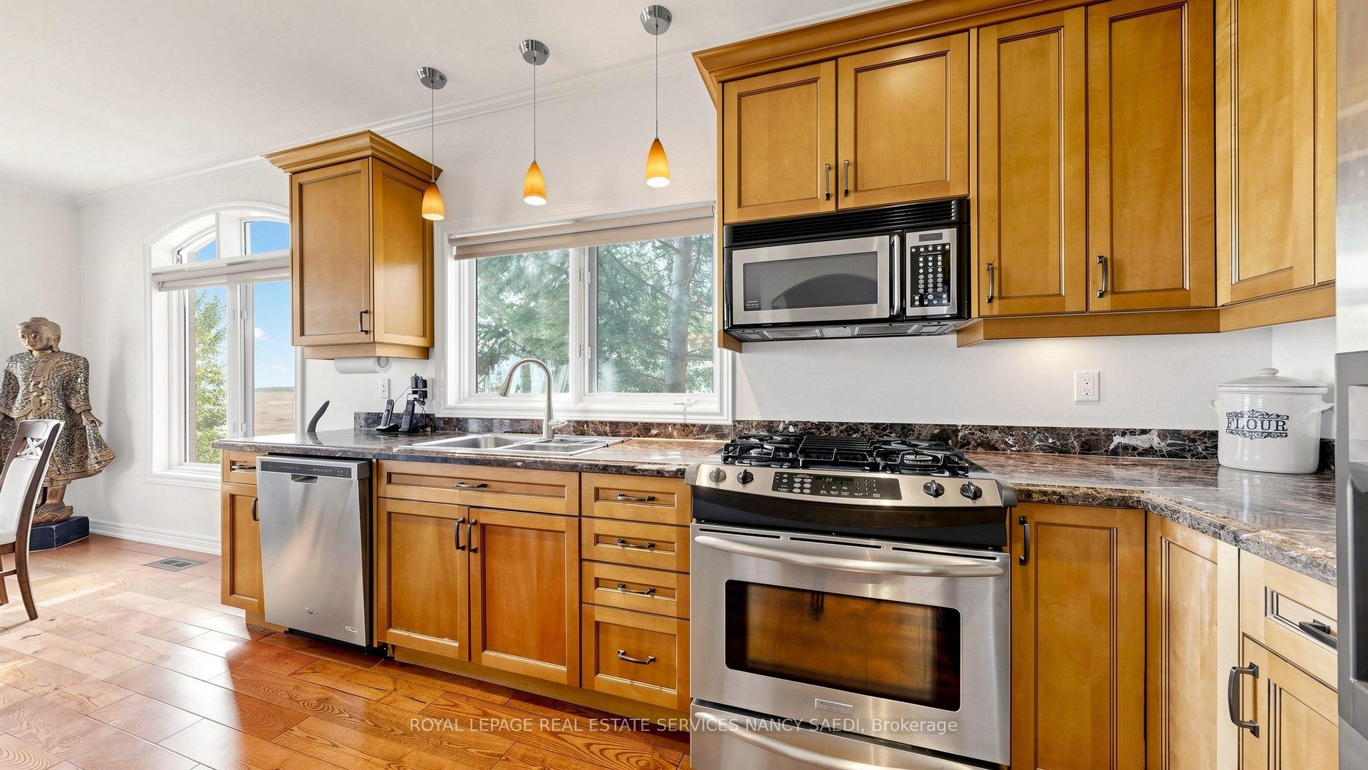 Photo 13 of 1296 Lakeshore Road W, Oakville, Southwest — HOMEH