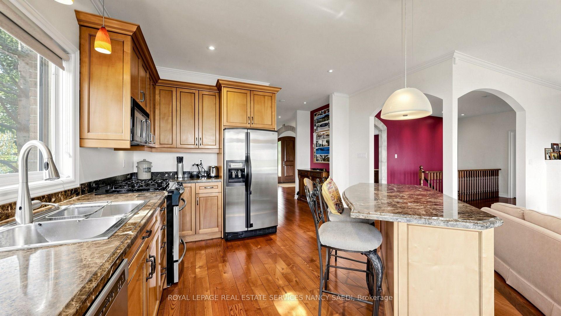 Photo 16 of 1296 Lakeshore Road W, Oakville, Southwest — HOMEH