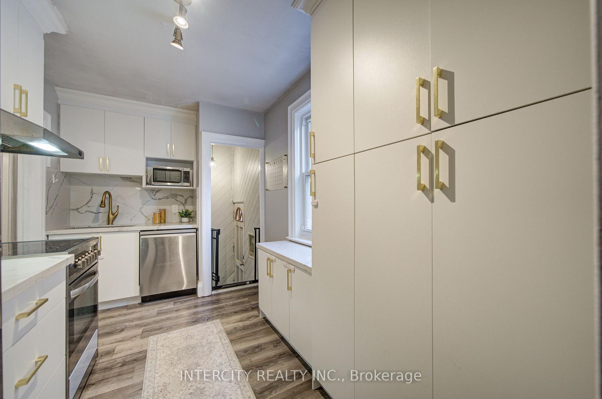 Photo 4 of 256 Blantyre Avenue, Scarborough, Birchcliffe-Cliffside — HOMEH