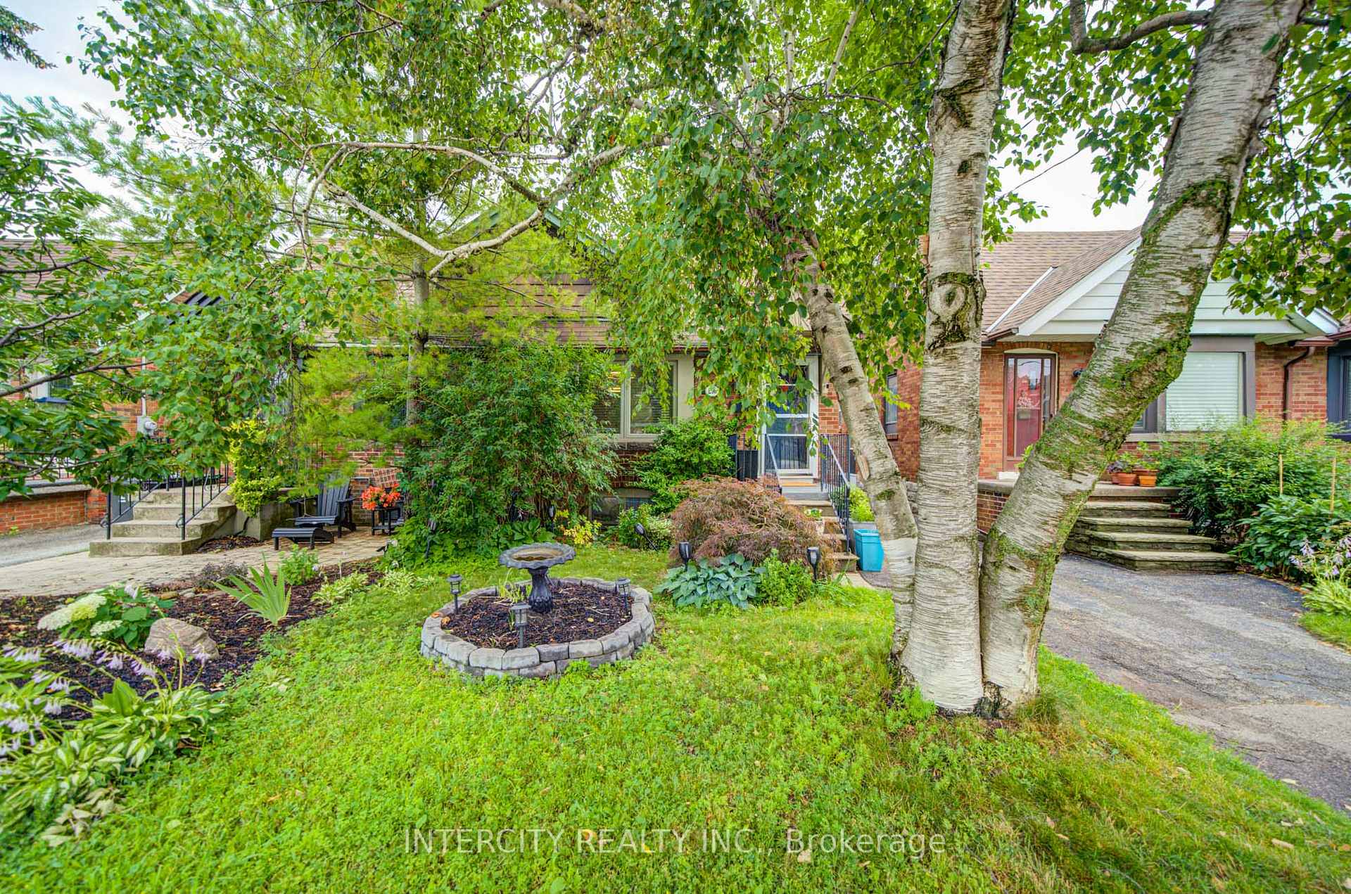 Photo 38 of 256 Blantyre Avenue, Scarborough, Birchcliffe-Cliffside — HOMEH