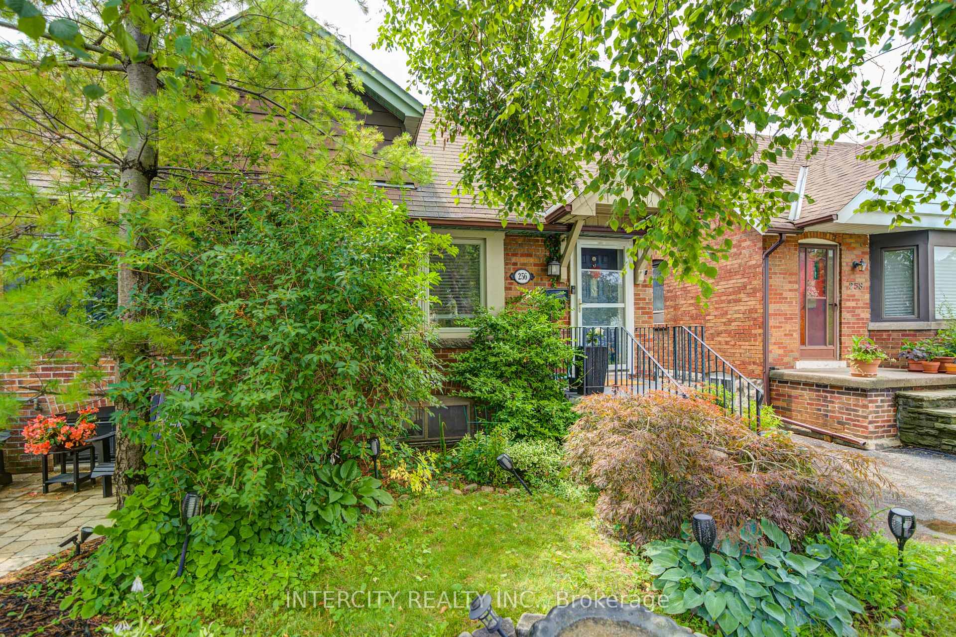 Photo 31 of 256 Blantyre Avenue, Scarborough, Birchcliffe-Cliffside — HOMEH