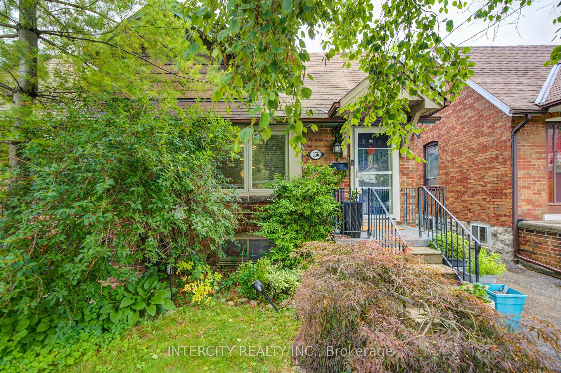 Photo 32 of 256 Blantyre Avenue, Scarborough, Birchcliffe-Cliffside — HOMEH