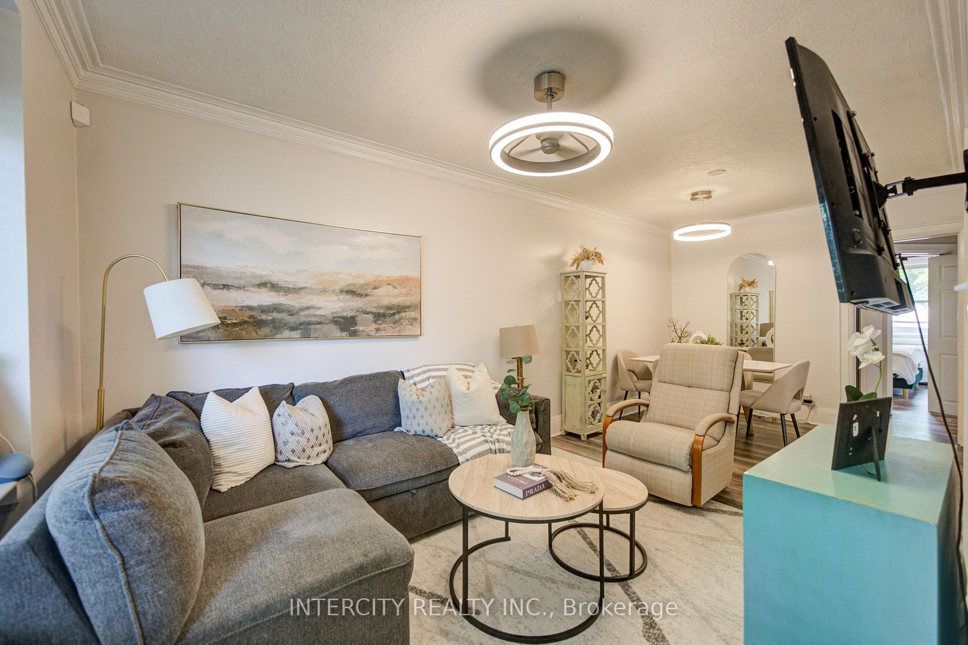 Photo 2 of 256 Blantyre Avenue, Scarborough, Birchcliffe-Cliffside — HOMEH