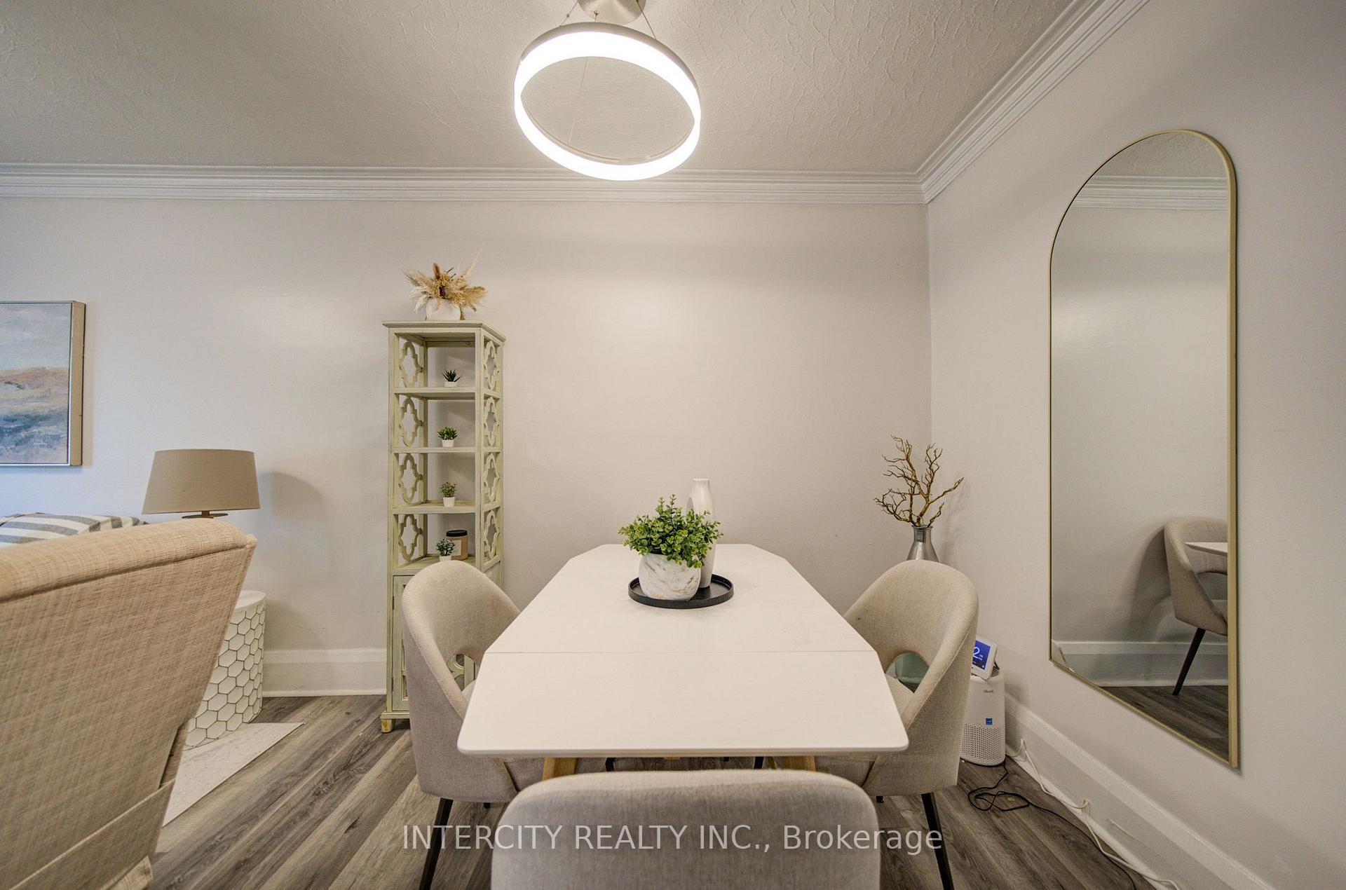 Photo 8 of 256 Blantyre Avenue, Scarborough, Birchcliffe-Cliffside — HOMEH