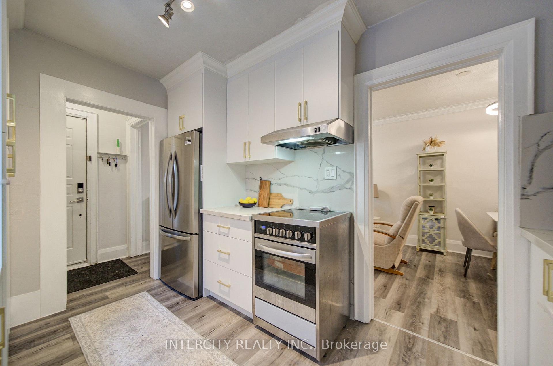 Photo 10 of 256 Blantyre Avenue, Scarborough, Birchcliffe-Cliffside — HOMEH
