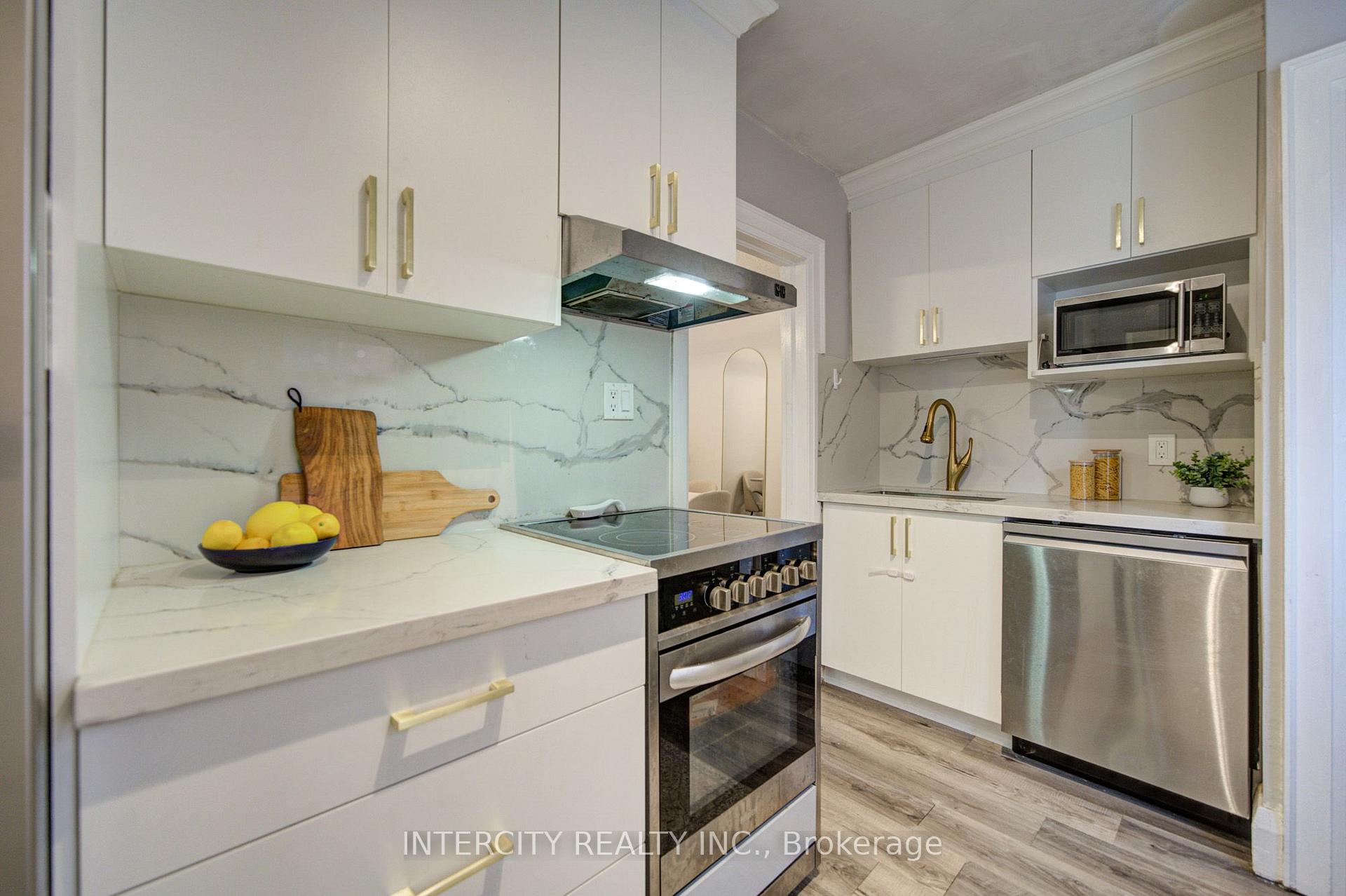 Photo 11 of 256 Blantyre Avenue, Scarborough, Birchcliffe-Cliffside — HOMEH