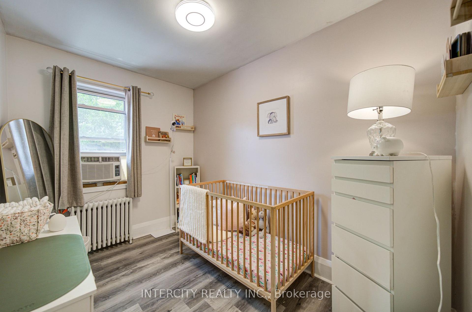 Photo 12 of 256 Blantyre Avenue, Scarborough, Birchcliffe-Cliffside — HOMEH