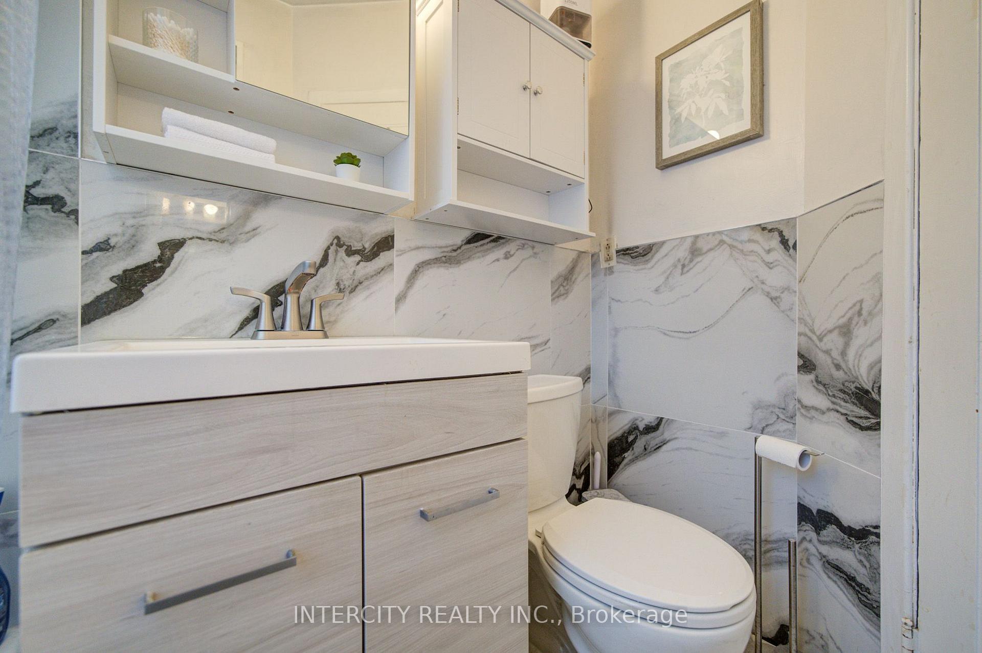 Photo 14 of 256 Blantyre Avenue, Scarborough, Birchcliffe-Cliffside — HOMEH