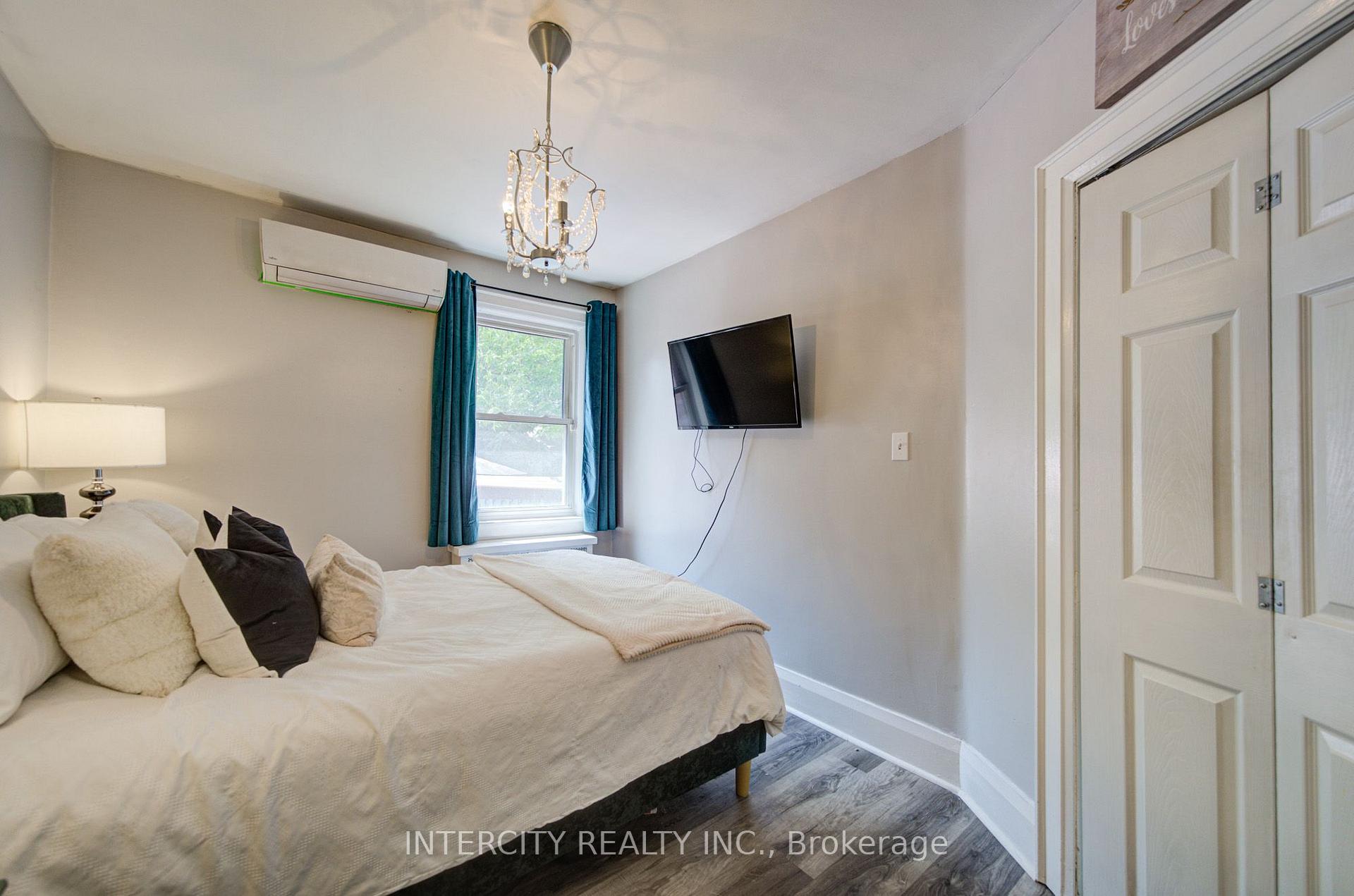 Photo 16 of 256 Blantyre Avenue, Scarborough, Birchcliffe-Cliffside — HOMEH