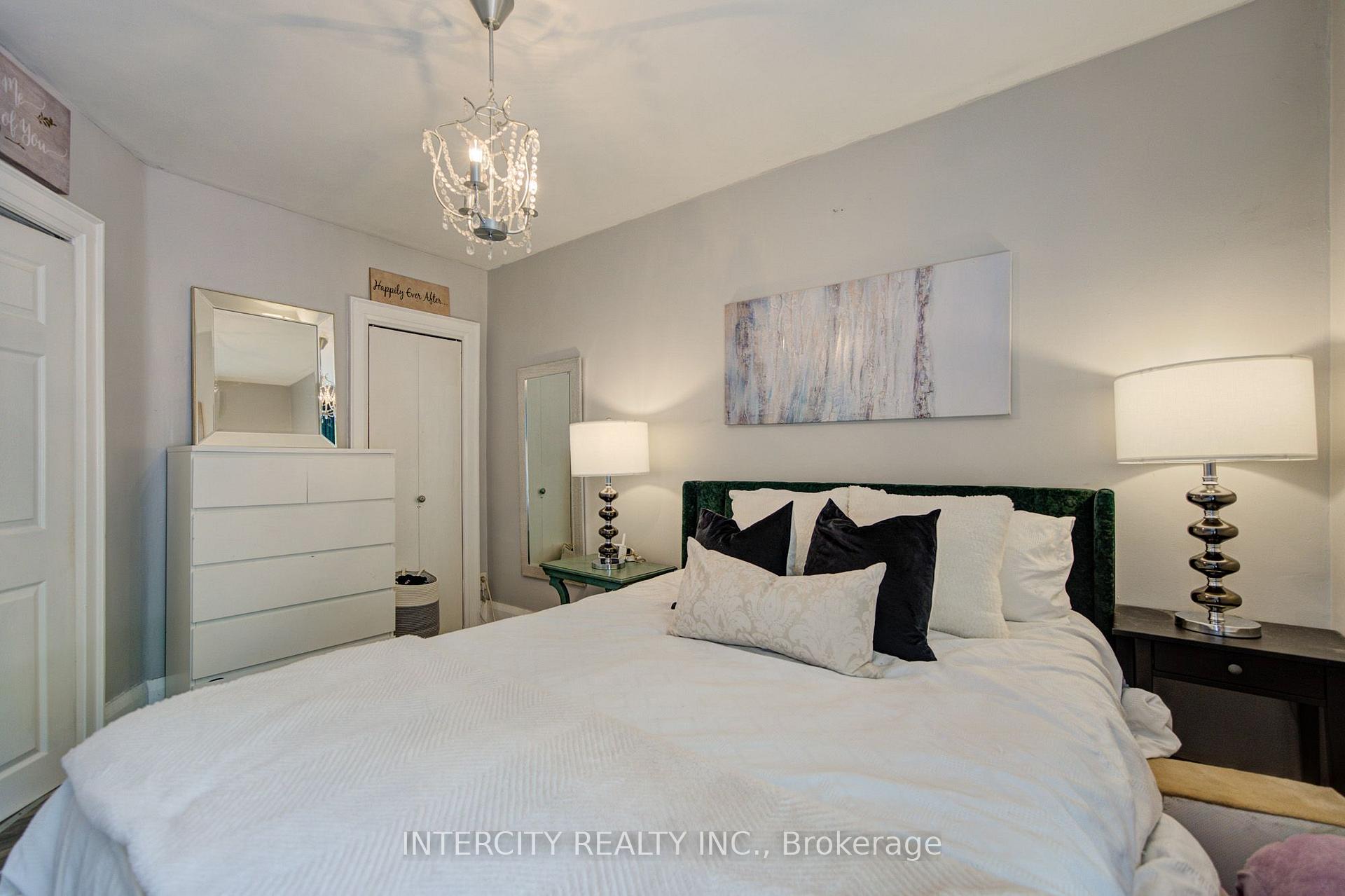 Photo 17 of 256 Blantyre Avenue, Scarborough, Birchcliffe-Cliffside — HOMEH