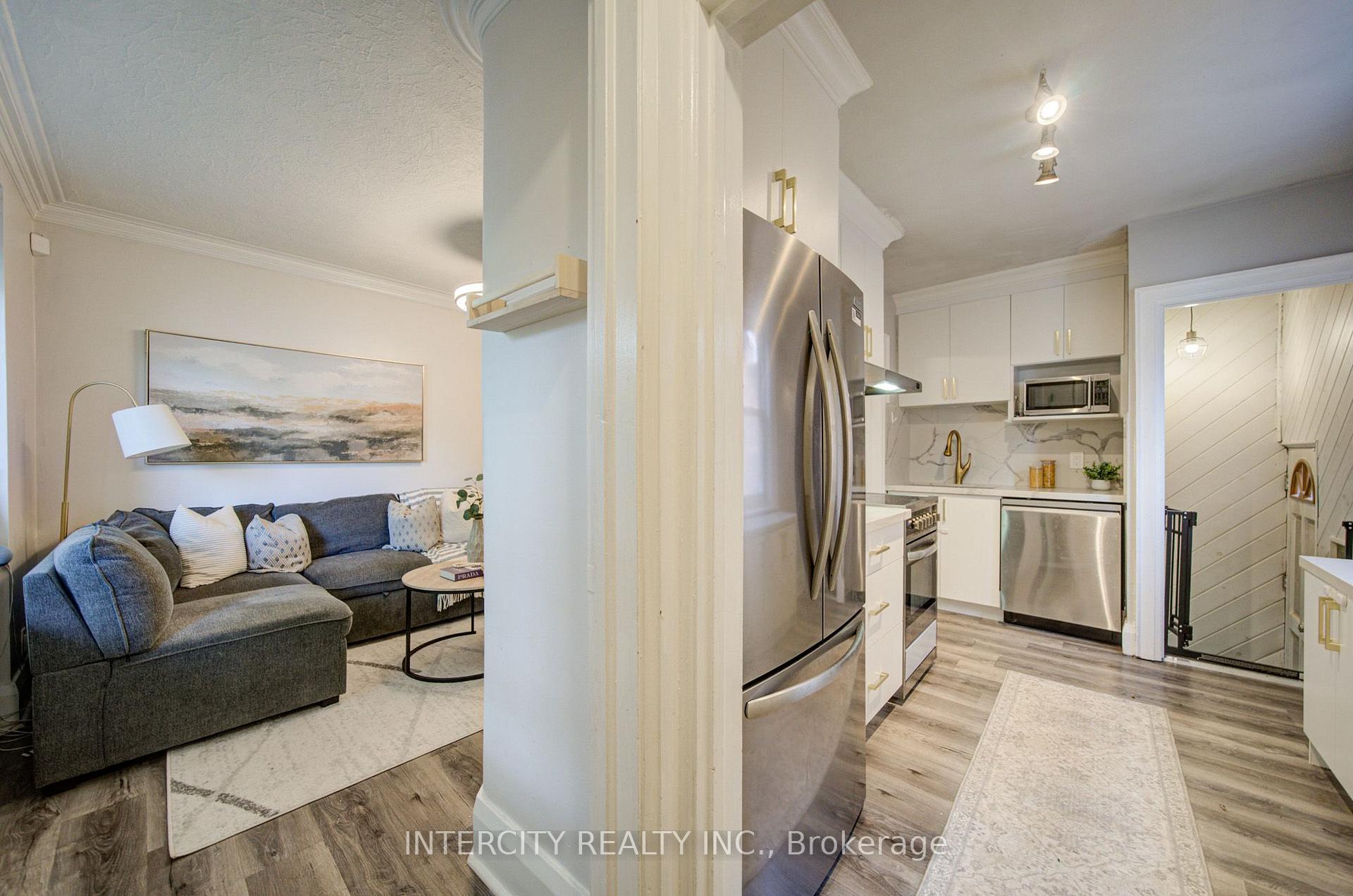 Photo 18 of 256 Blantyre Avenue, Scarborough, Birchcliffe-Cliffside — HOMEH