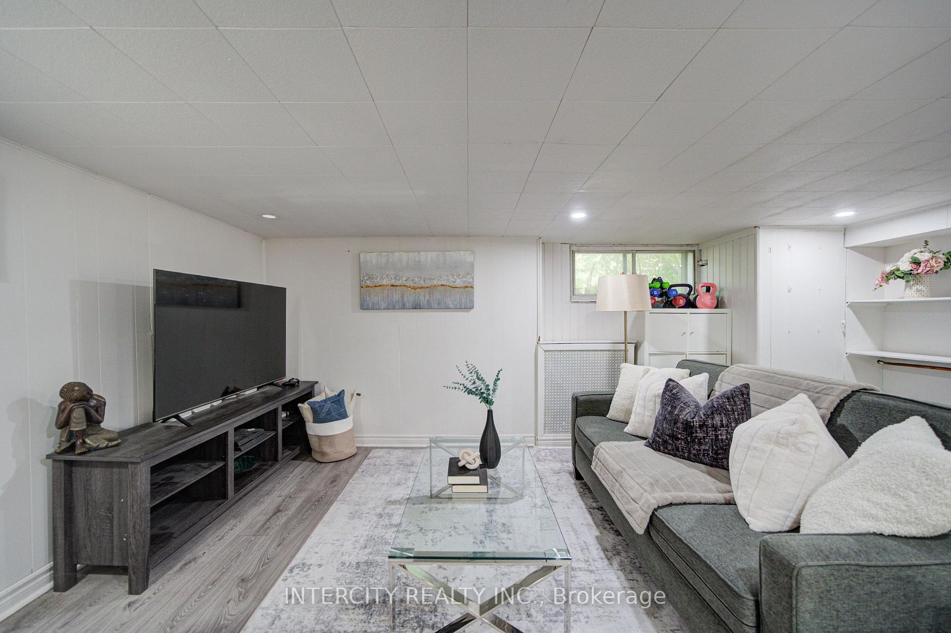 Photo 22 of 256 Blantyre Avenue, Scarborough, Birchcliffe-Cliffside — HOMEH
