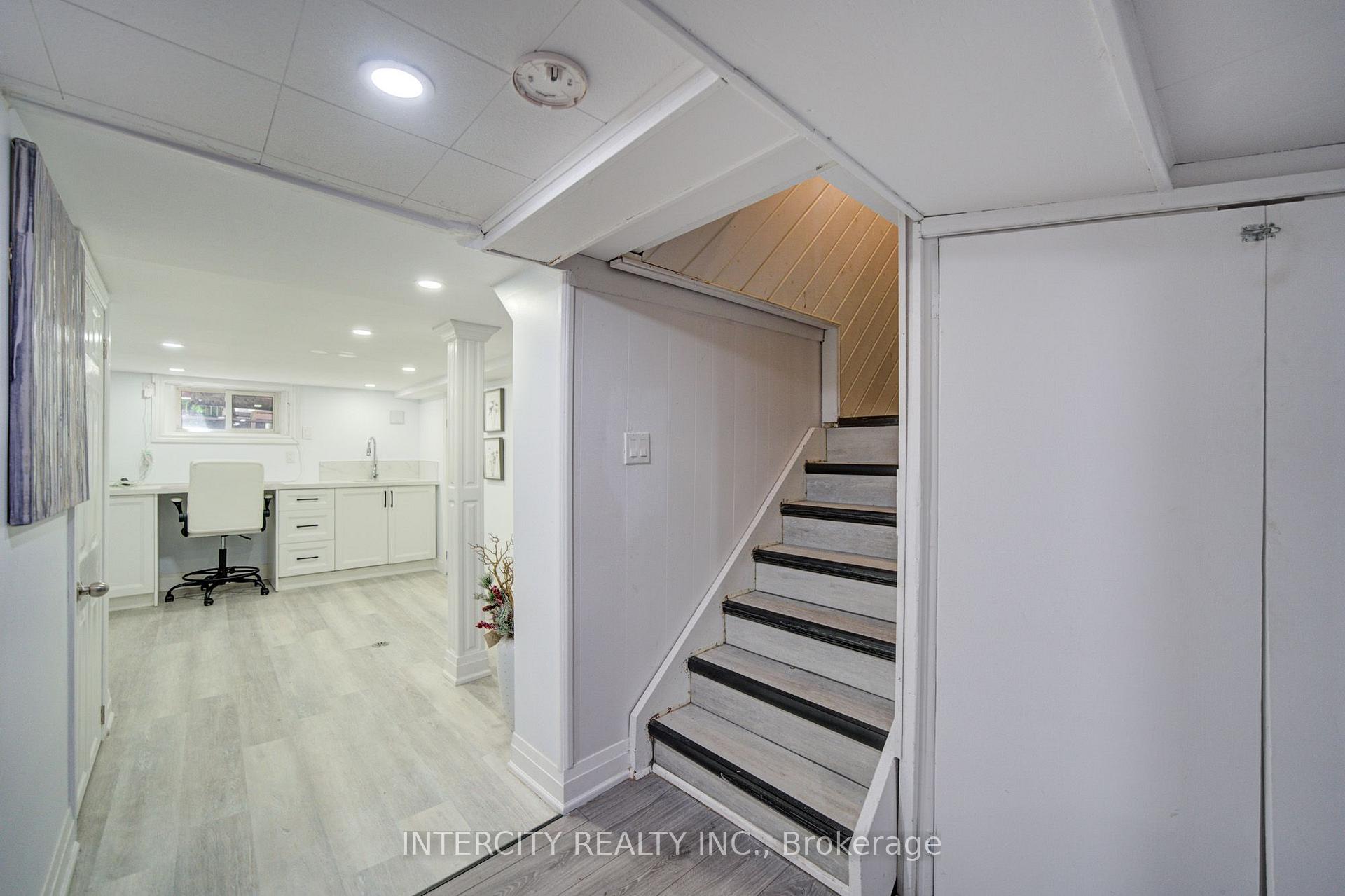 Photo 23 of 256 Blantyre Avenue, Scarborough, Birchcliffe-Cliffside — HOMEH