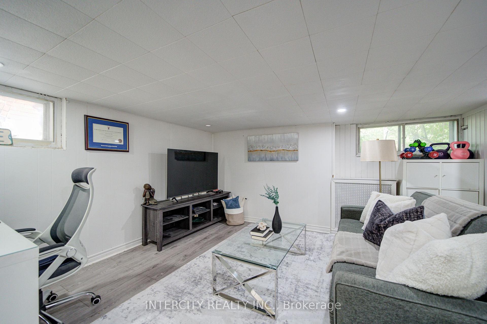 Photo 24 of 256 Blantyre Avenue, Scarborough, Birchcliffe-Cliffside — HOMEH