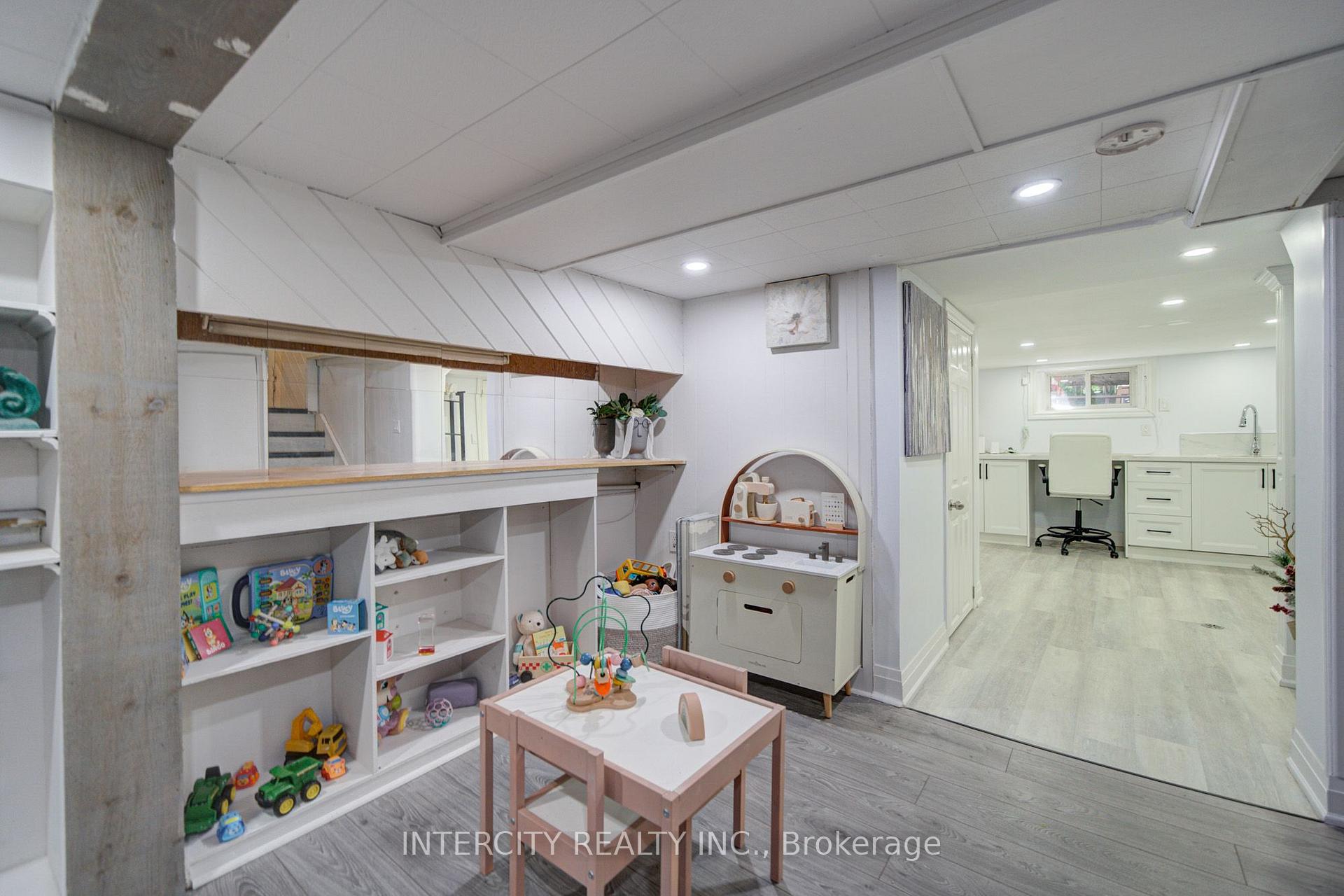 Photo 26 of 256 Blantyre Avenue, Scarborough, Birchcliffe-Cliffside — HOMEH