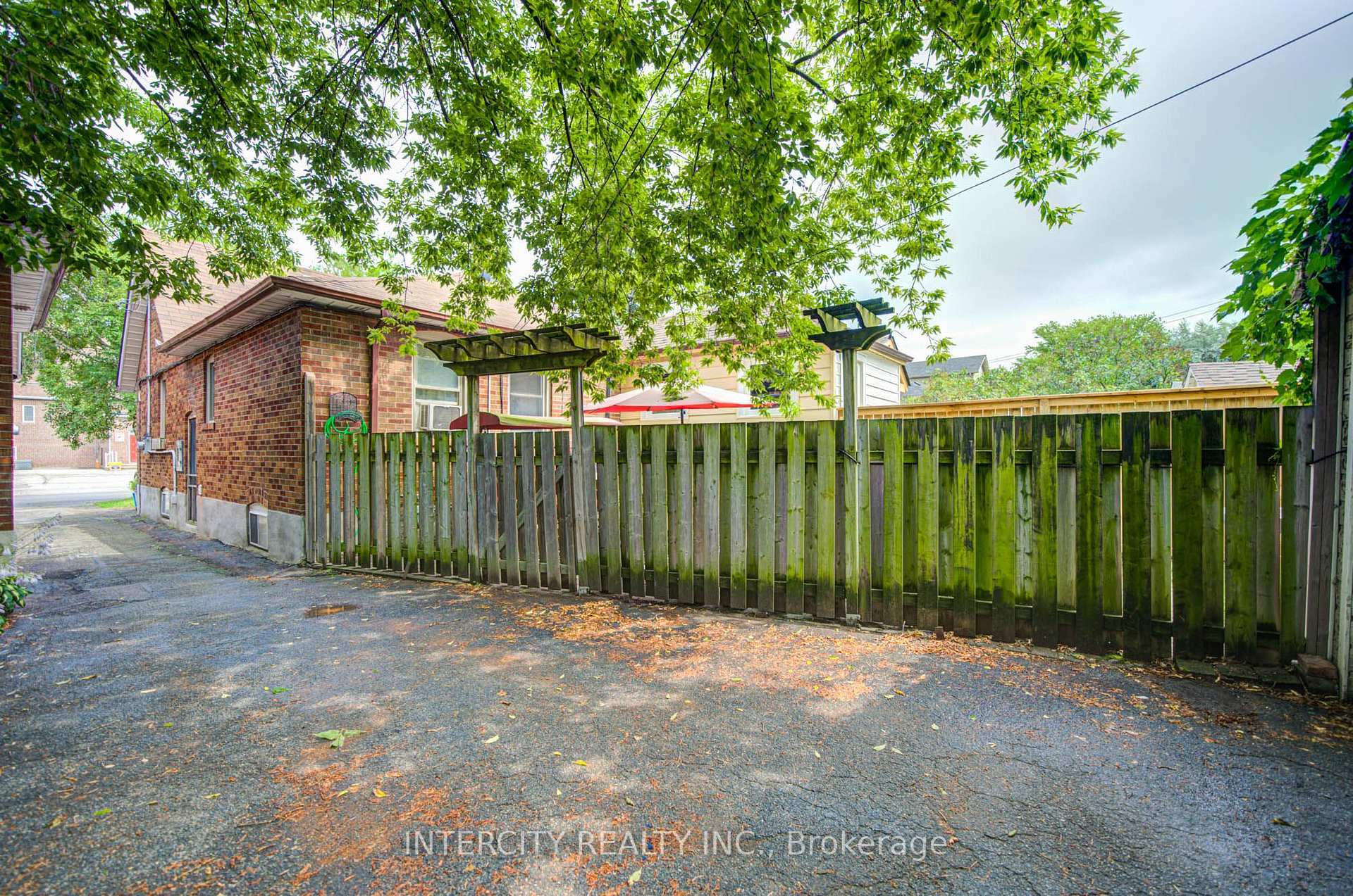 Photo 35 of 256 Blantyre Avenue, Scarborough, Birchcliffe-Cliffside — HOMEH