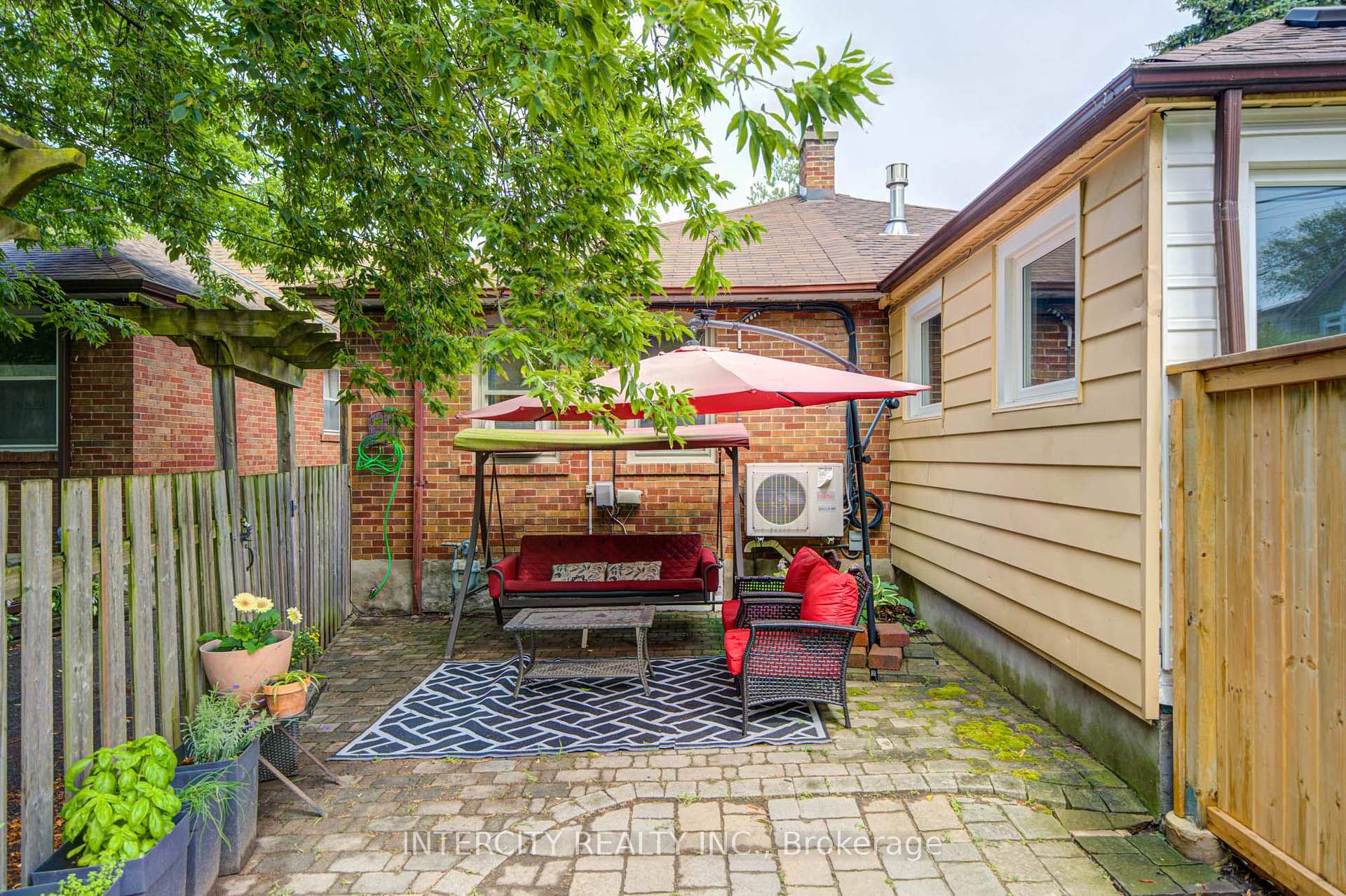 Photo 40 of 256 Blantyre Avenue, Scarborough, Birchcliffe-Cliffside — HOMEH