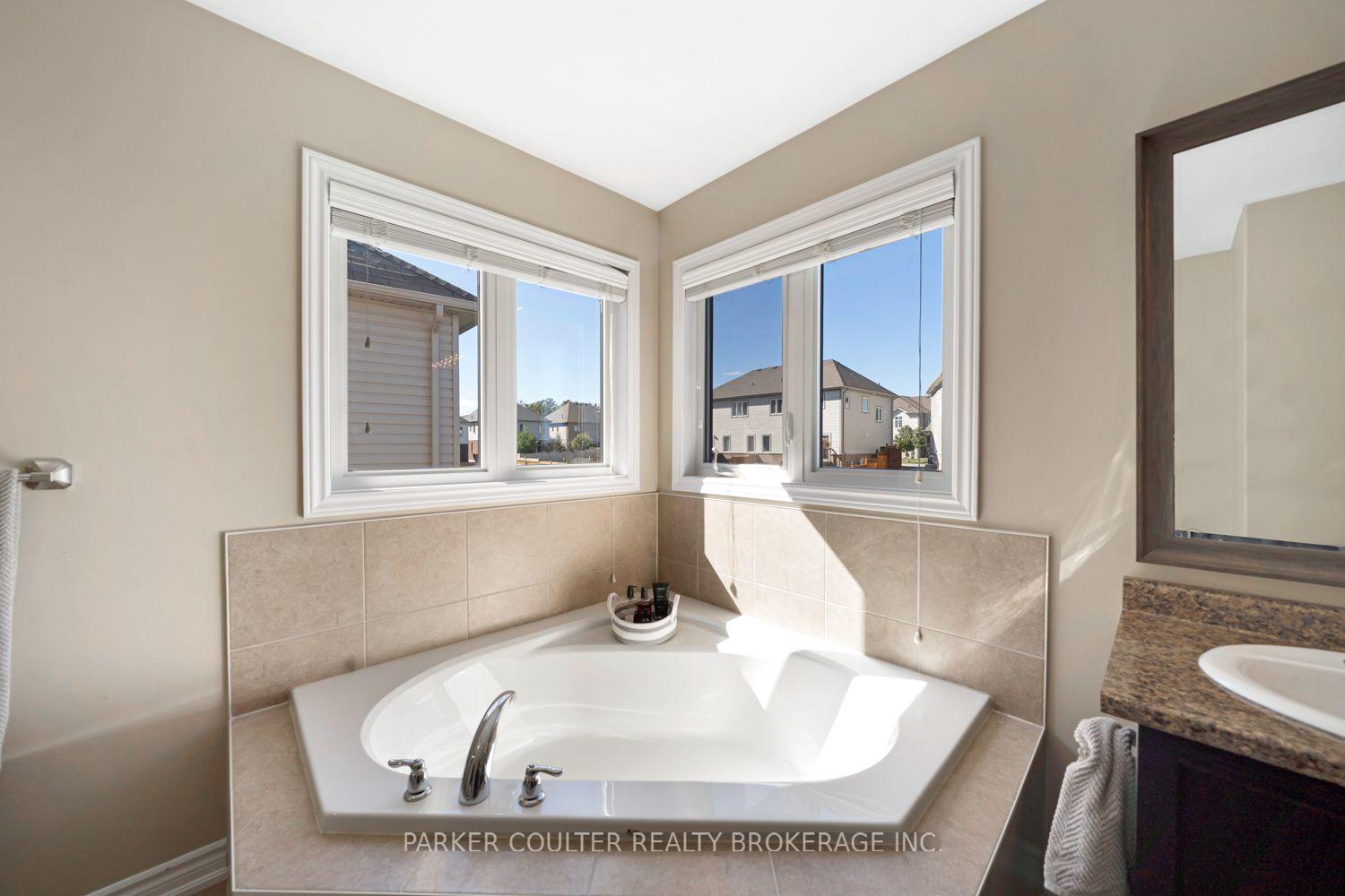 Photo 34 of 3046 Stone Ridge Boulevard, Orillia — HOMEH