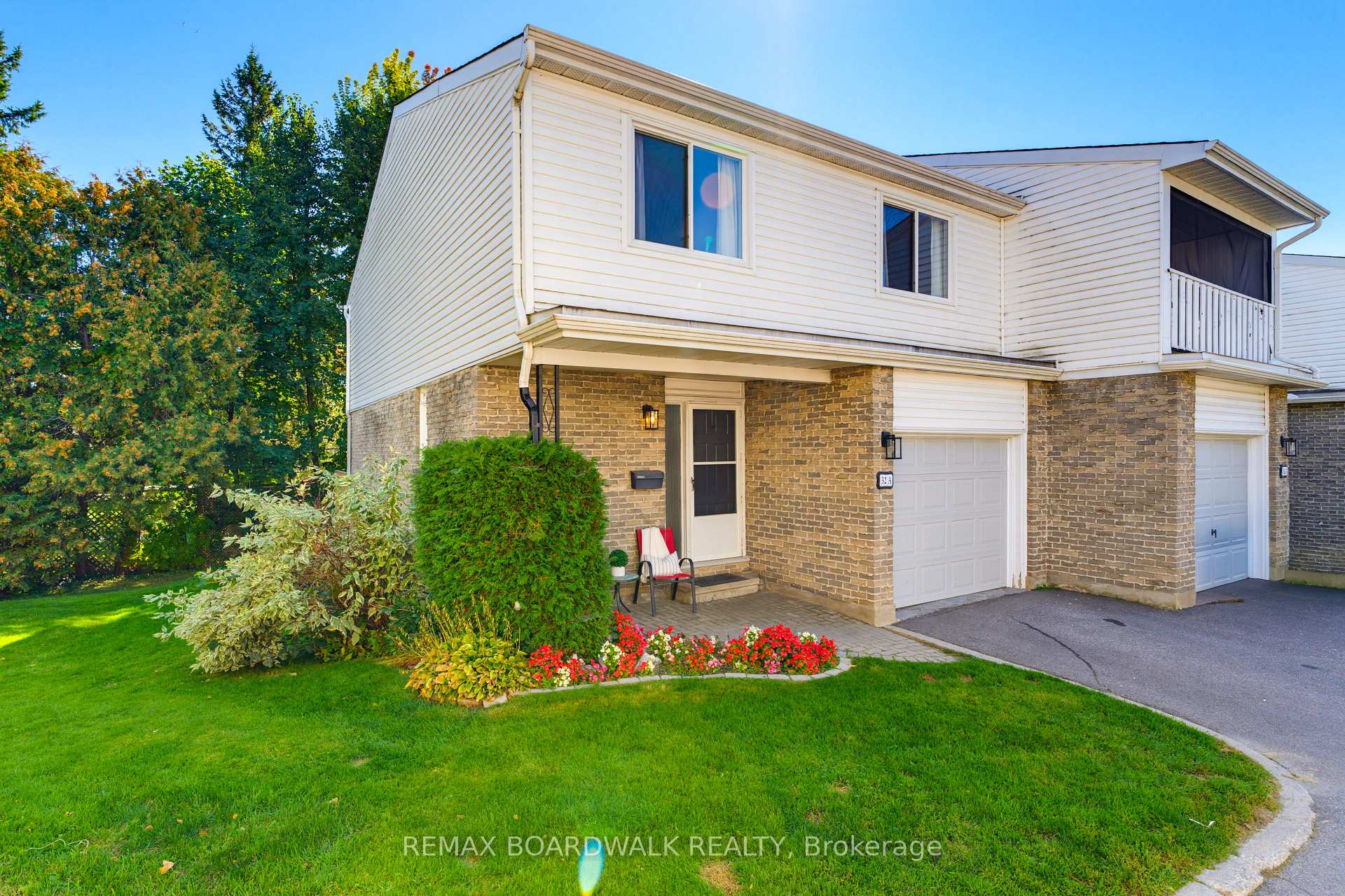 Photo 2 of Unit 13, 32 Black Forest Lane, Ottawa, Arbeatha Park — HOMEH