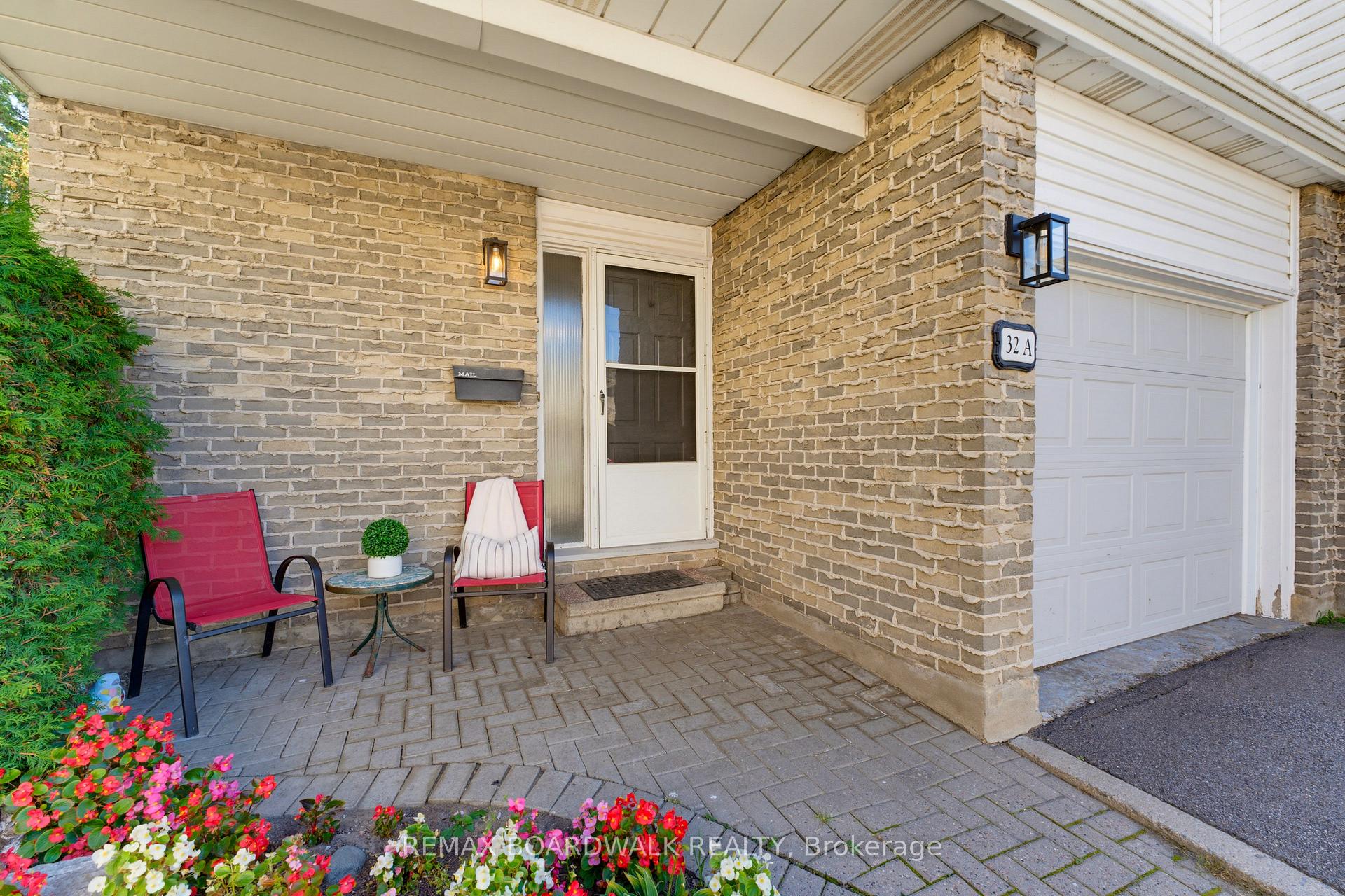 Photo 3 of Unit 13, 32 Black Forest Lane, Ottawa, Arbeatha Park — HOMEH
