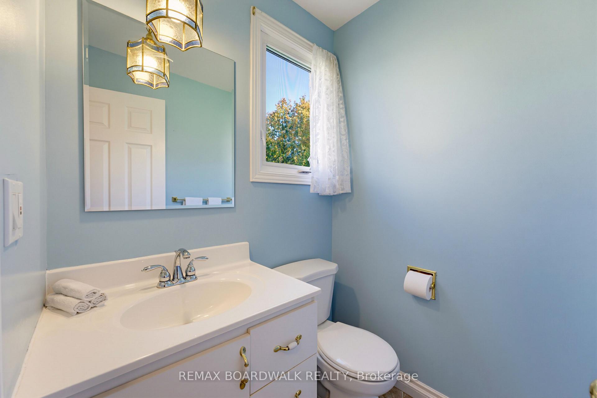 Photo 4 of Unit 13, 32 Black Forest Lane, Ottawa, Arbeatha Park — HOMEH
