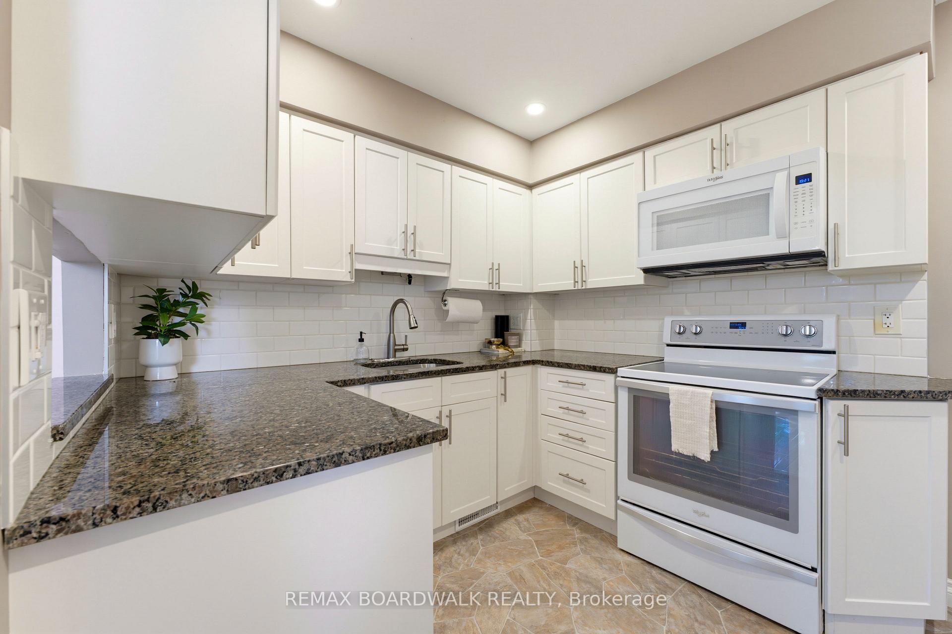 Photo 5 of Unit 13, 32 Black Forest Lane, Ottawa, Arbeatha Park — HOMEH
