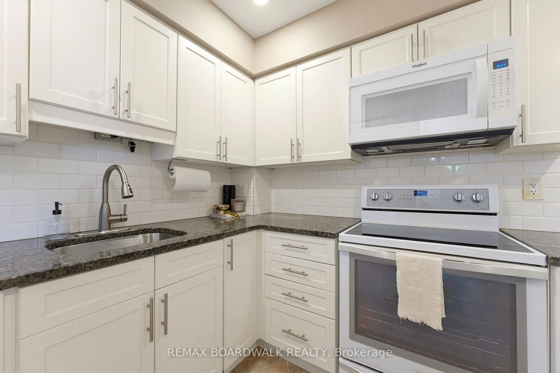 Photo 8 of Unit 13, 32 Black Forest Lane, Ottawa, Arbeatha Park — HOMEH