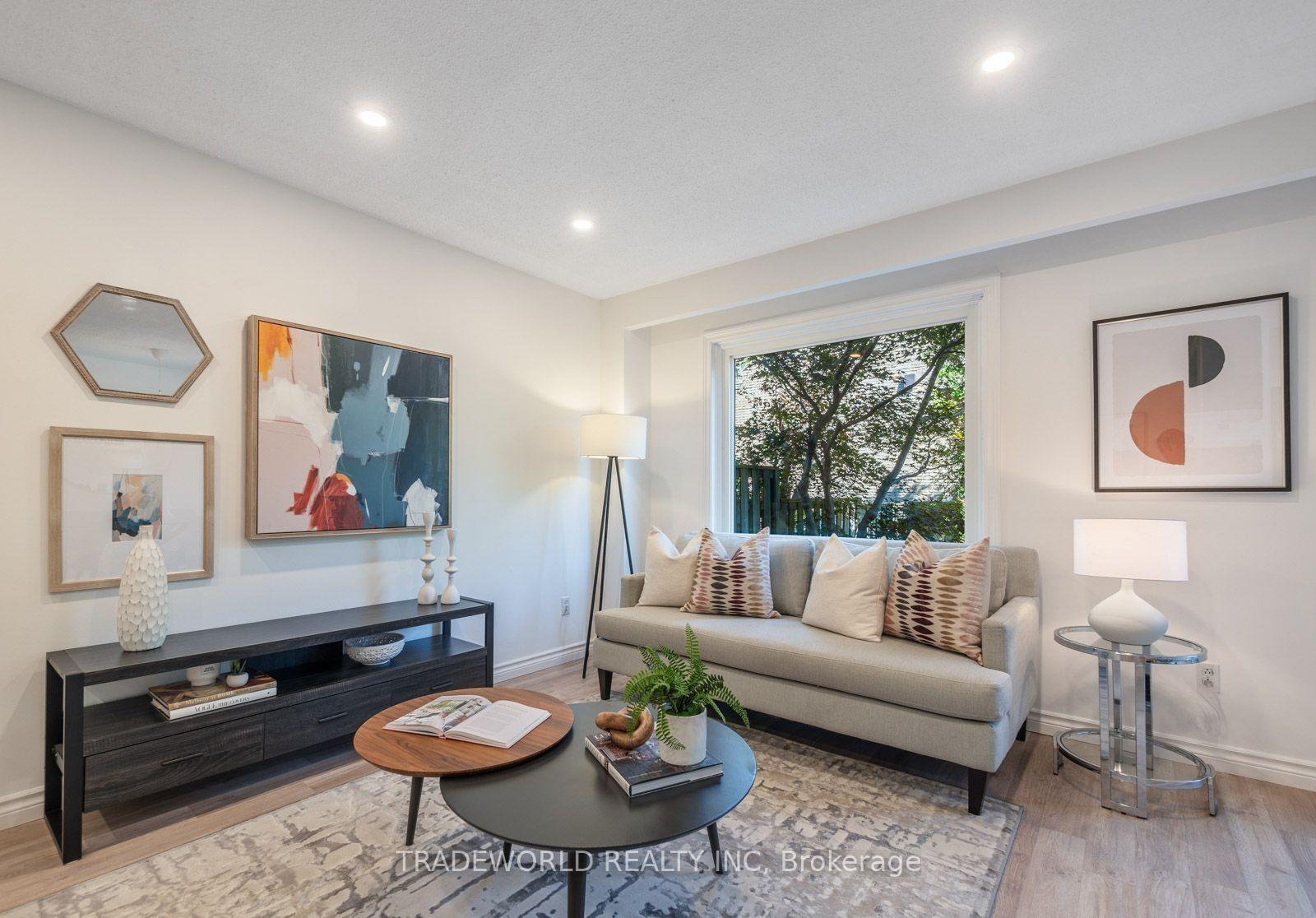 Photo 3 of 60 Camelot Way, Markham, Markham Village — HOMEH