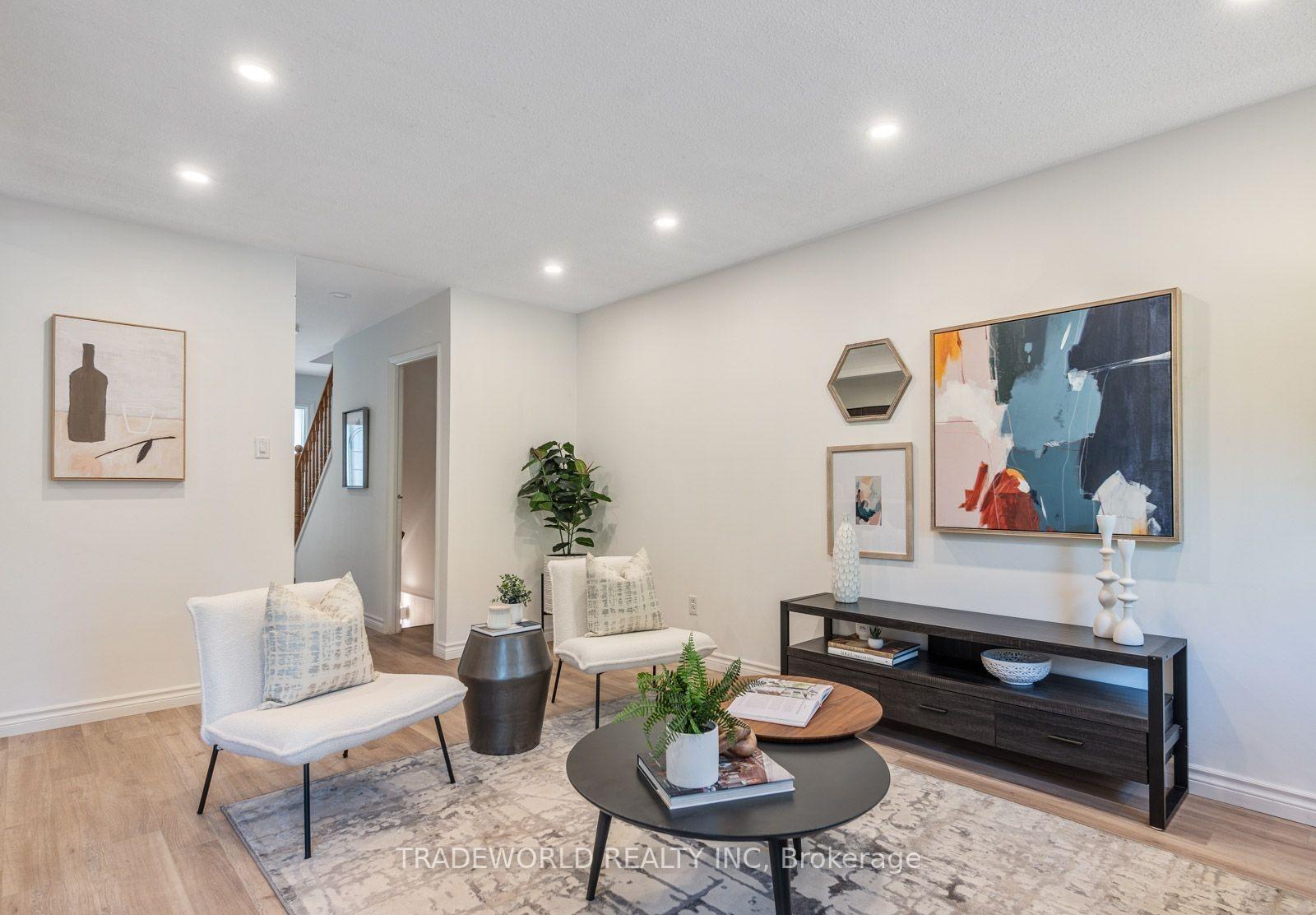 Photo 4 of 60 Camelot Way, Markham, Markham Village — HOMEH