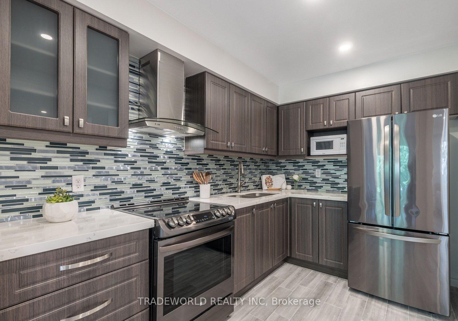 Photo 5 of 60 Camelot Way, Markham, Markham Village — HOMEH