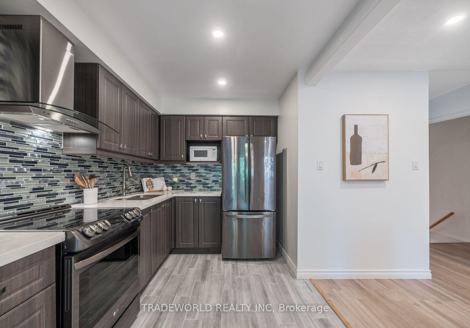 Photo 6 of 60 Camelot Way, Markham, Markham Village — HOMEH