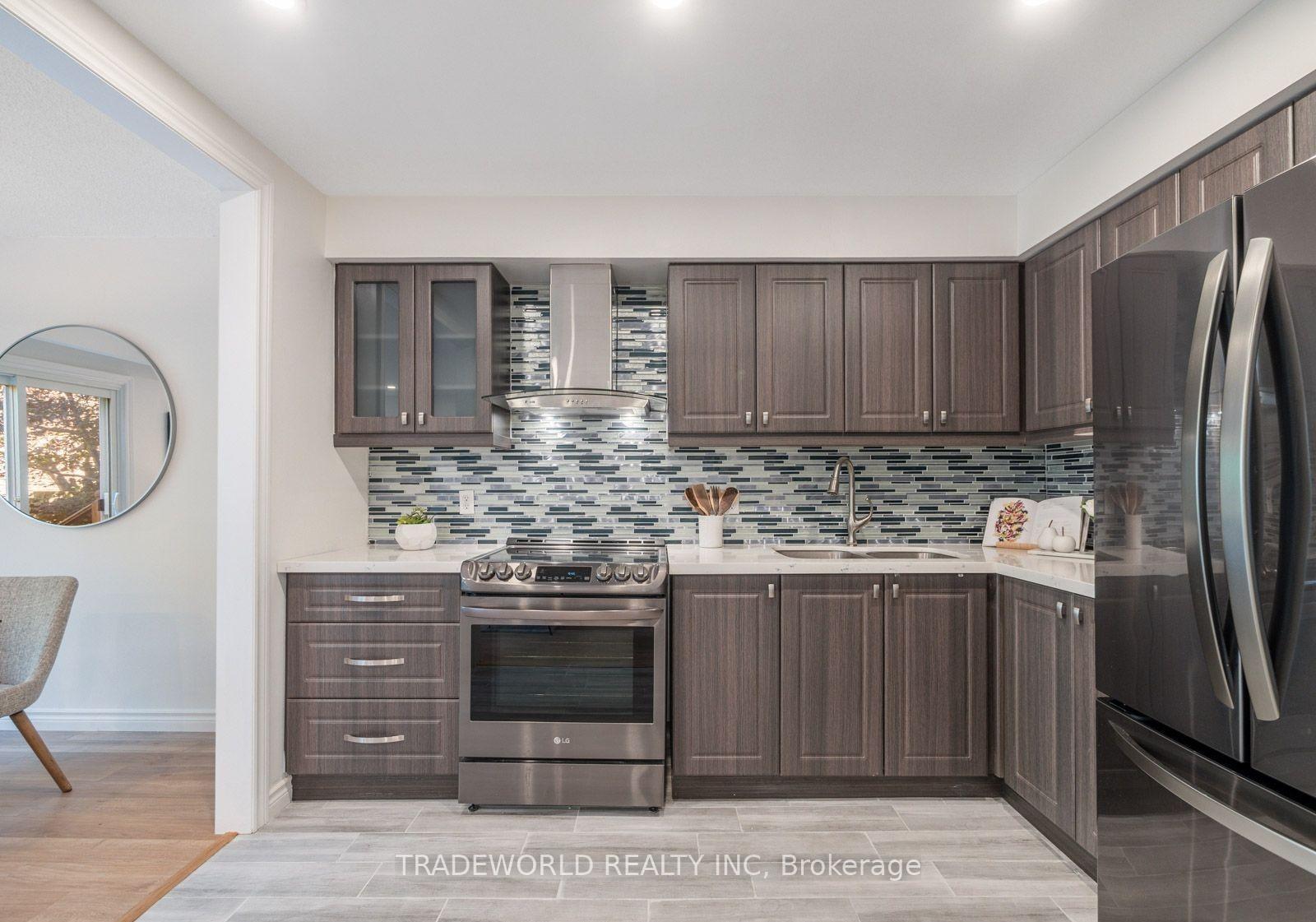 Photo 8 of 60 Camelot Way, Markham, Markham Village — HOMEH