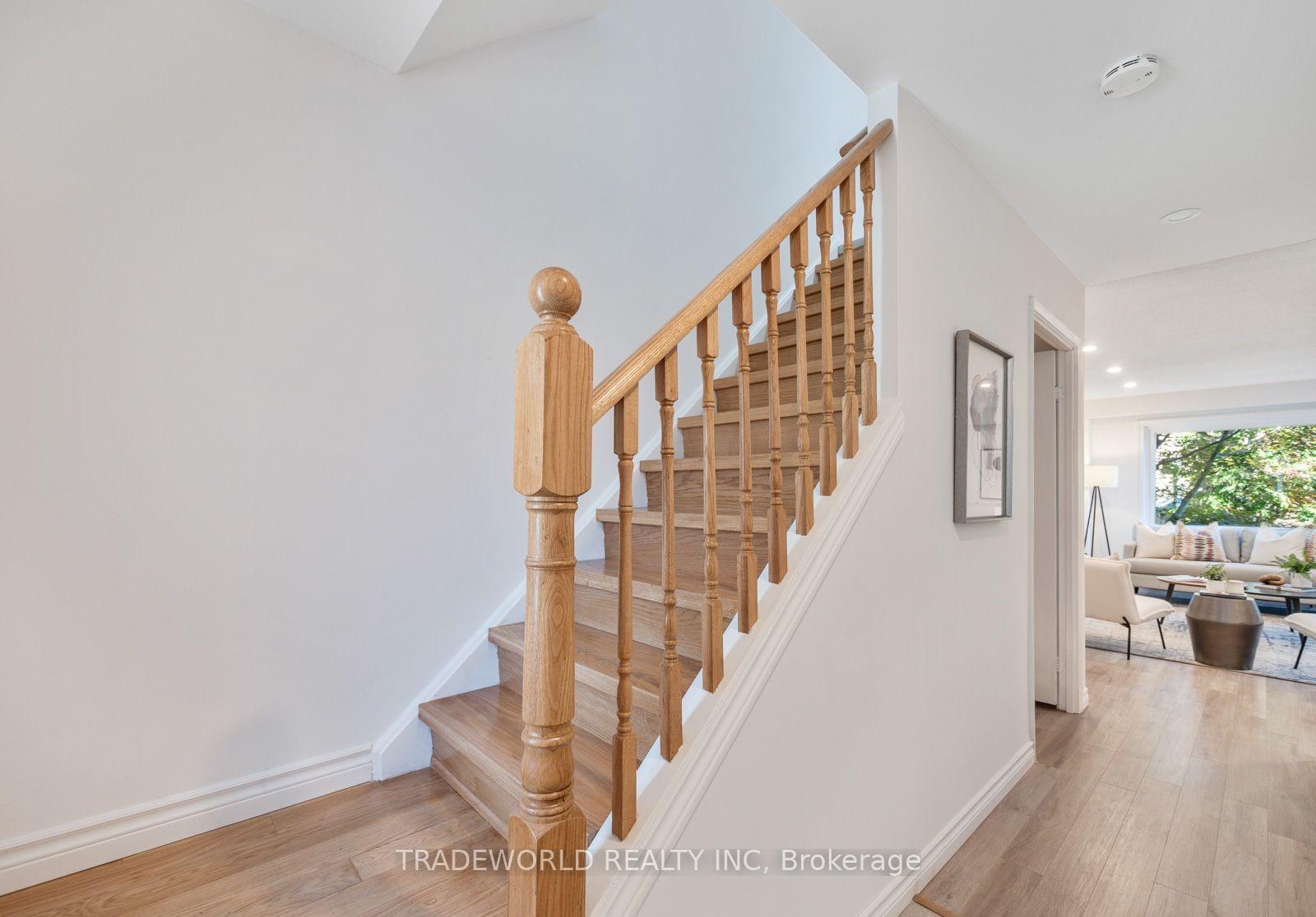 Photo 9 of 60 Camelot Way, Markham, Markham Village — HOMEH