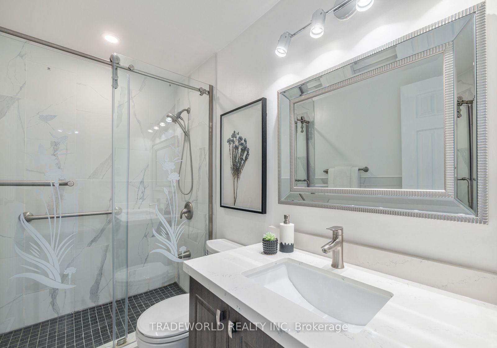 Photo 12 of 60 Camelot Way, Markham, Markham Village — HOMEH