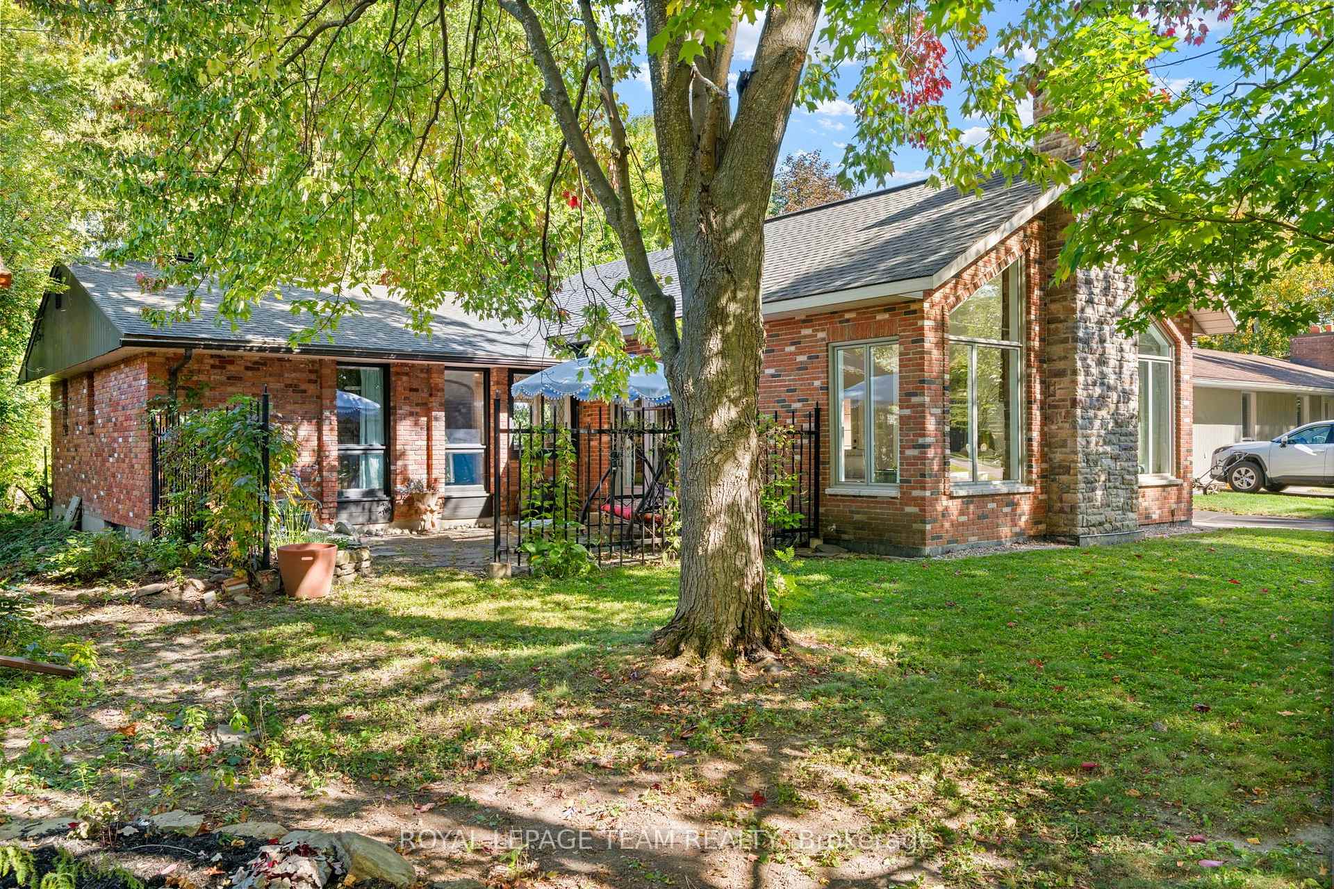 Photo 2 of 33 Rutherford Crescent, Ottawa, Kanata - Beaverbrook — HOMEH