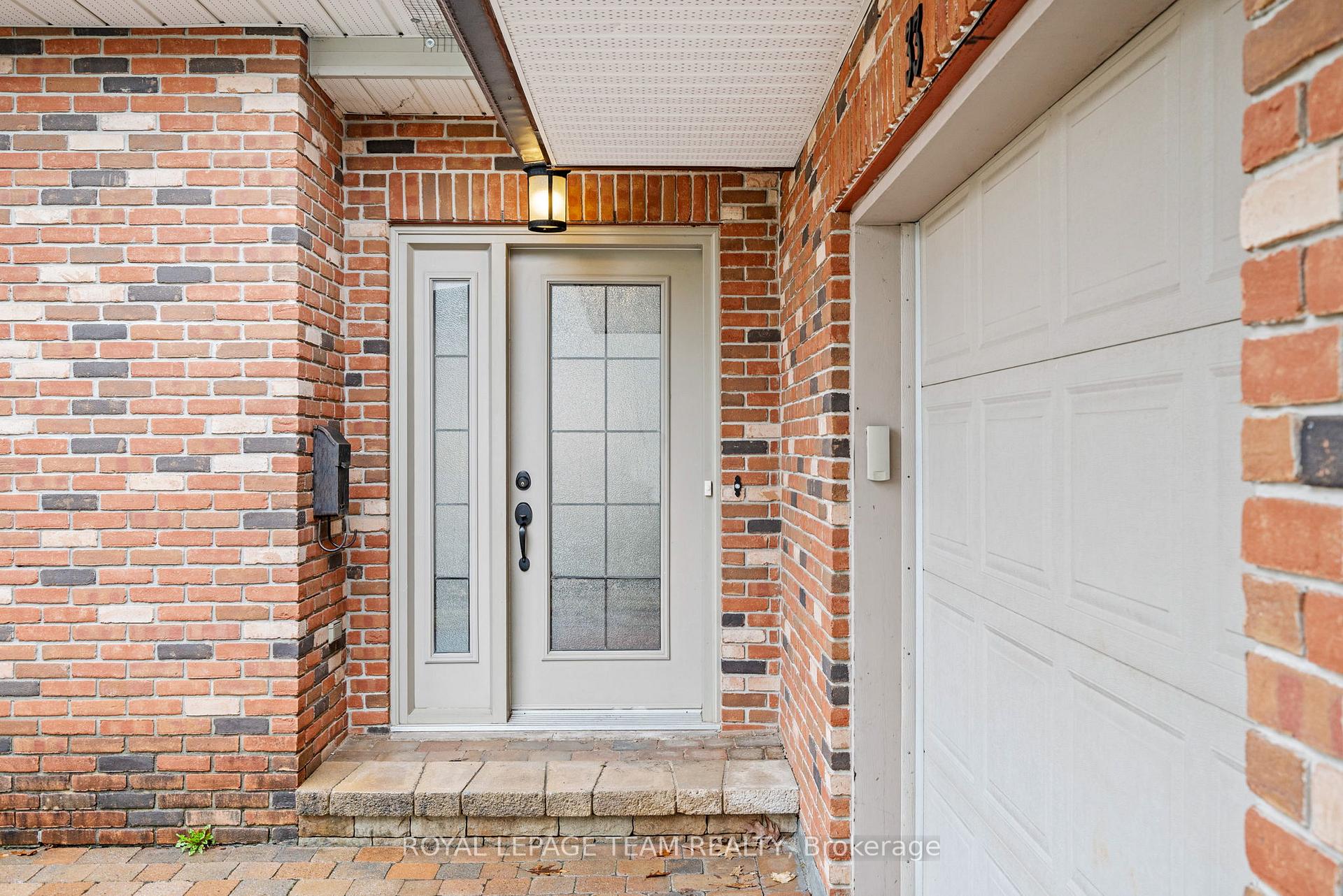 Photo 5 of 33 Rutherford Crescent, Ottawa, Kanata - Beaverbrook — HOMEH