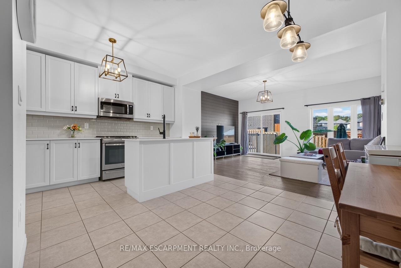 Photo 5 of 3980 Crown Street, Lincoln, Beamsville — HOMEH
