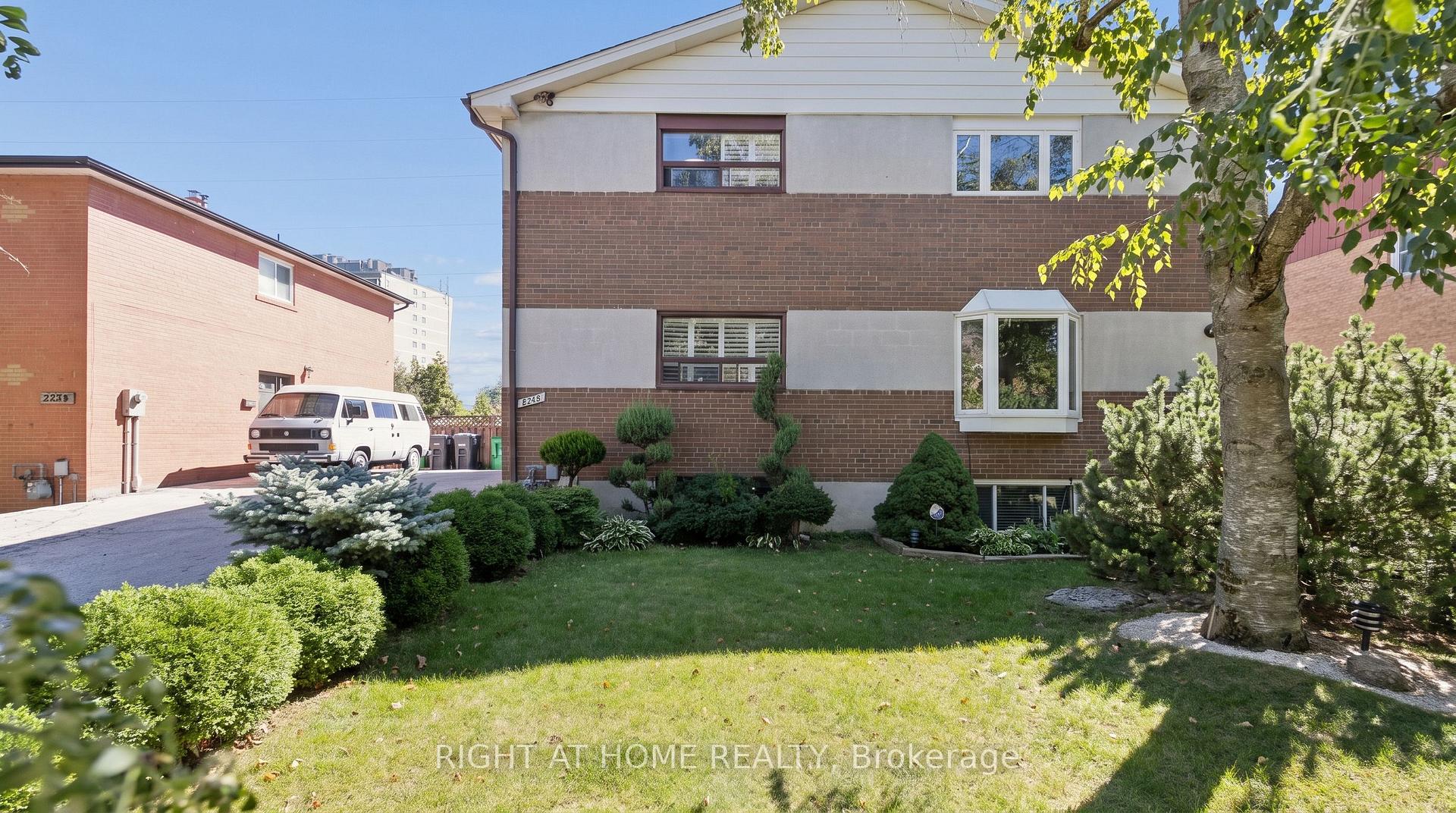 Photo 1 of 2260 Wiseman Court, Mississauga, Clarkson — HOMEH