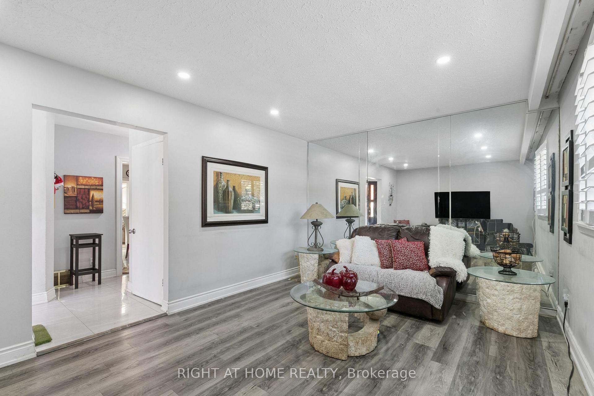Photo 5 of 2260 Wiseman Court, Mississauga, Clarkson — HOMEH