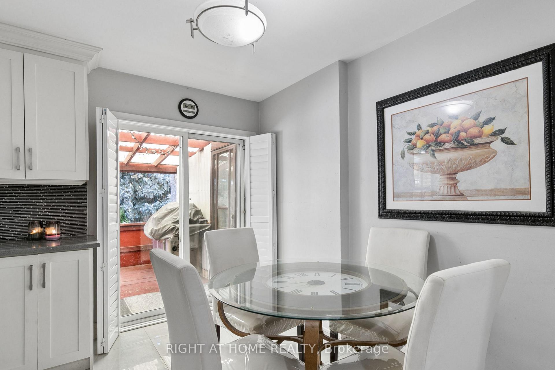 Photo 6 of 2260 Wiseman Court, Mississauga, Clarkson — HOMEH