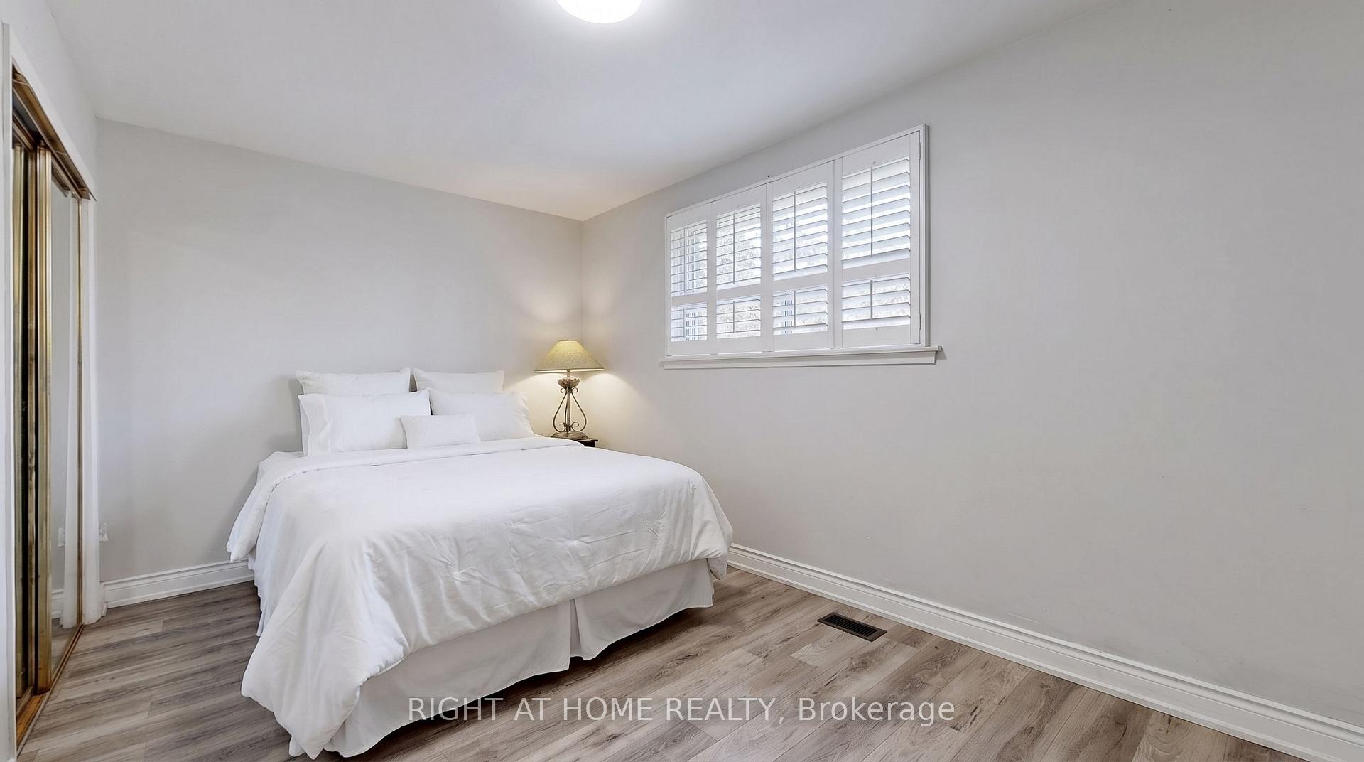 Photo 12 of 2260 Wiseman Court, Mississauga, Clarkson — HOMEH