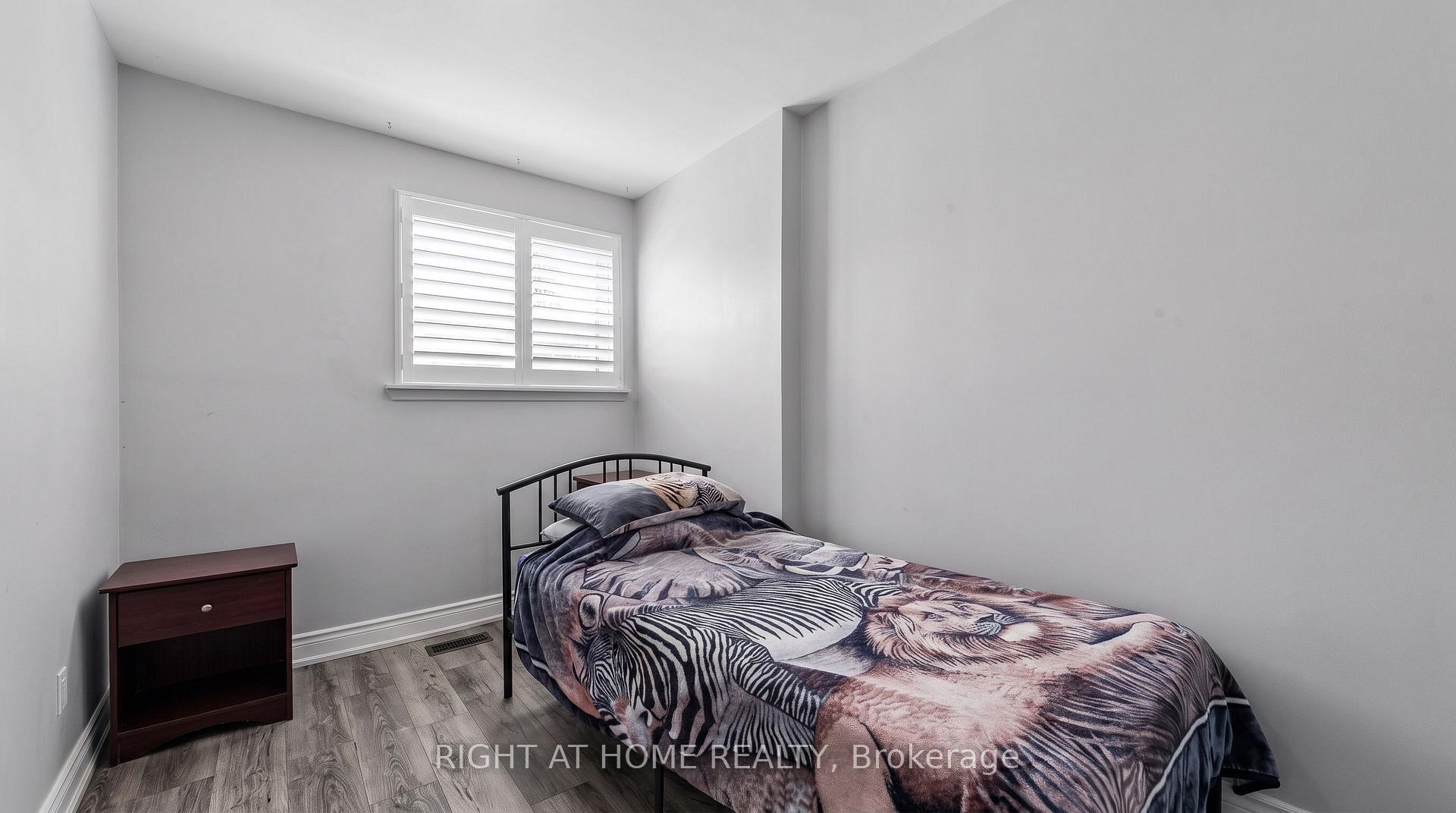 Photo 14 of 2260 Wiseman Court, Mississauga, Clarkson — HOMEH
