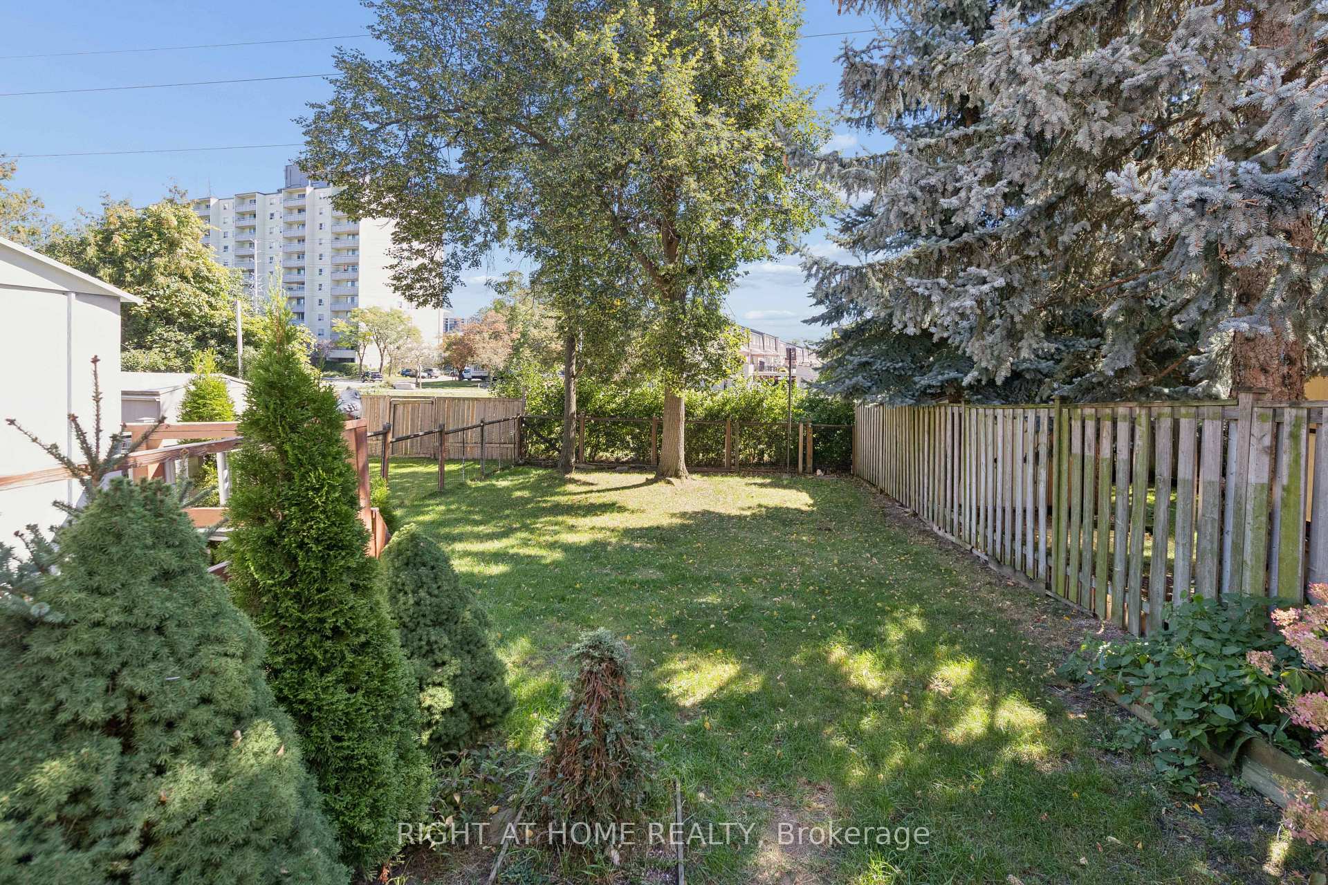 Photo 18 of 2260 Wiseman Court, Mississauga, Clarkson — HOMEH