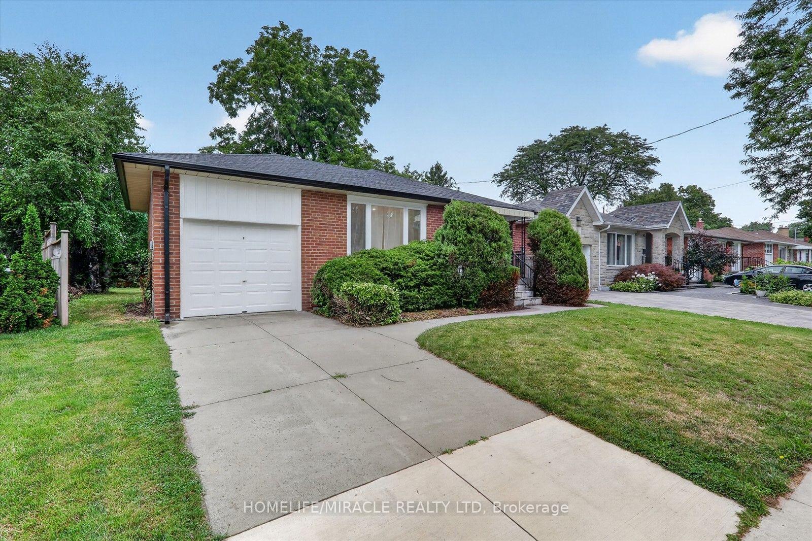Photo 2 of 18 Elderfield Crescent, Etobicoke, Etobicoke West Mall — HOMEH